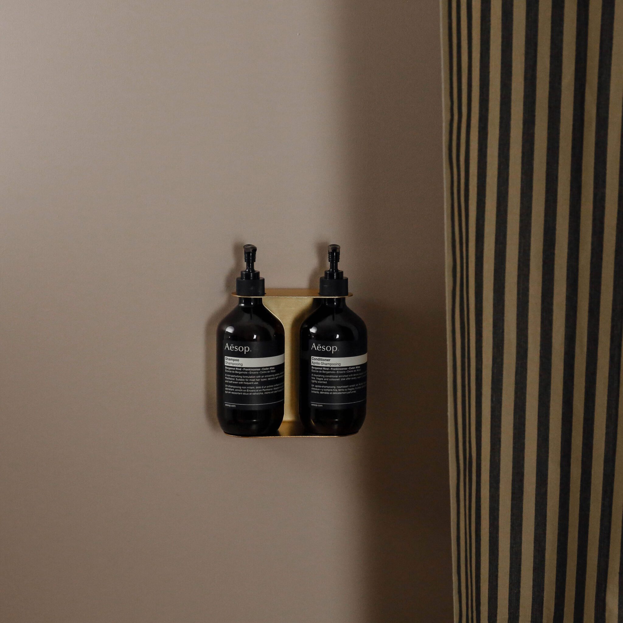 DESIGNSTUFF Dual Soap Dispenser Holder - Brushed Brass Finish - Perfect for Bathroom & Kitchen Countertop Organization