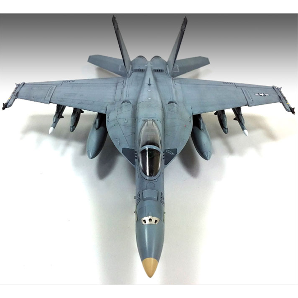1/72 Scale USN F/A-18E Super Hornet Model Kit - VFA-143 Pukin Dogs - Perfect for Collectors & Aviation Enthusiasts - Display, Gifts, or DIY Projects