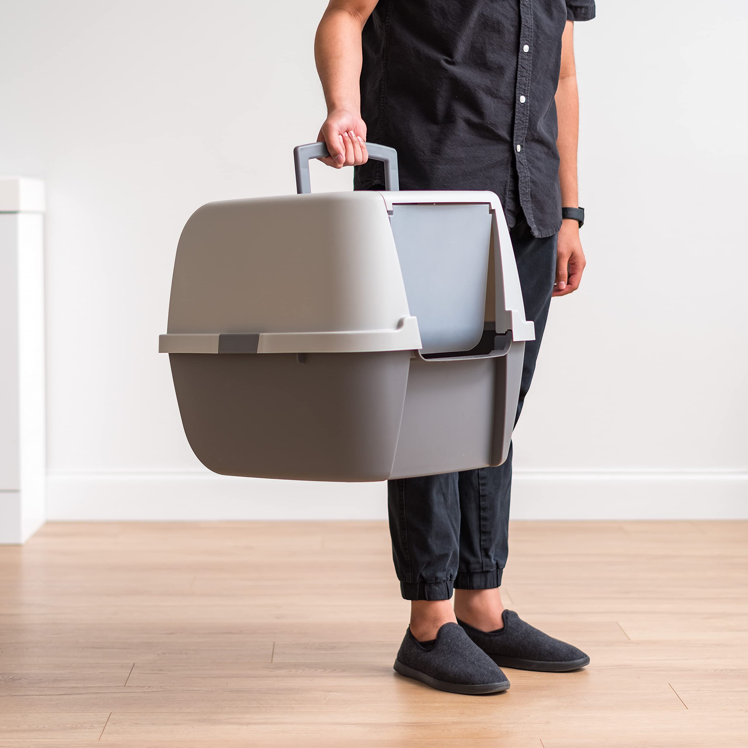 IRIS USA Enclosed Cat Litter Box with Front Door Flap & Scoop - Portable Covered Kitty Litter Box with Handle & Buckles for Privacy - Dark Gray - Perfect for Small Spaces & Multi-Cat Homes