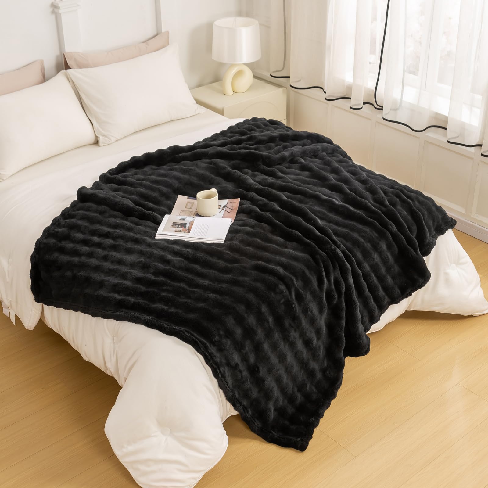 YUSOKI Faux Fur Twin Blanket with 3D Bubbles - Ultra Soft Cozy Fuzzy Throw Blanket for Couch, Sofa & Chair - 60x80 Inches Black - Perfect for Home Décor, Gifts & Winter Warmth