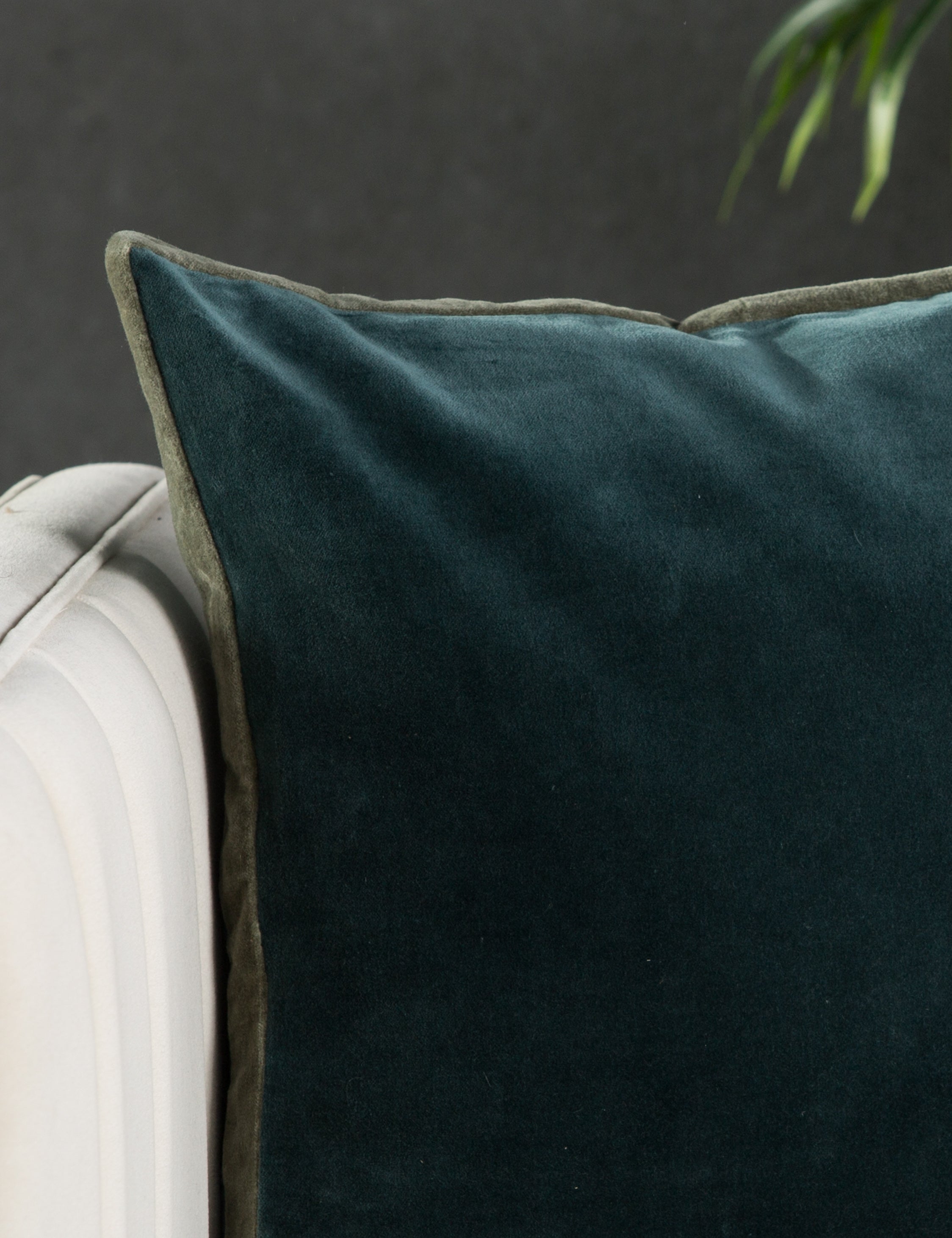 Bryn Pillow By Jaipur Living - Premium Decorative Throw Pillow for Sofa, Bed & Home Decor - Perfect for Living Room, Bedroom & Cozy Spaces
