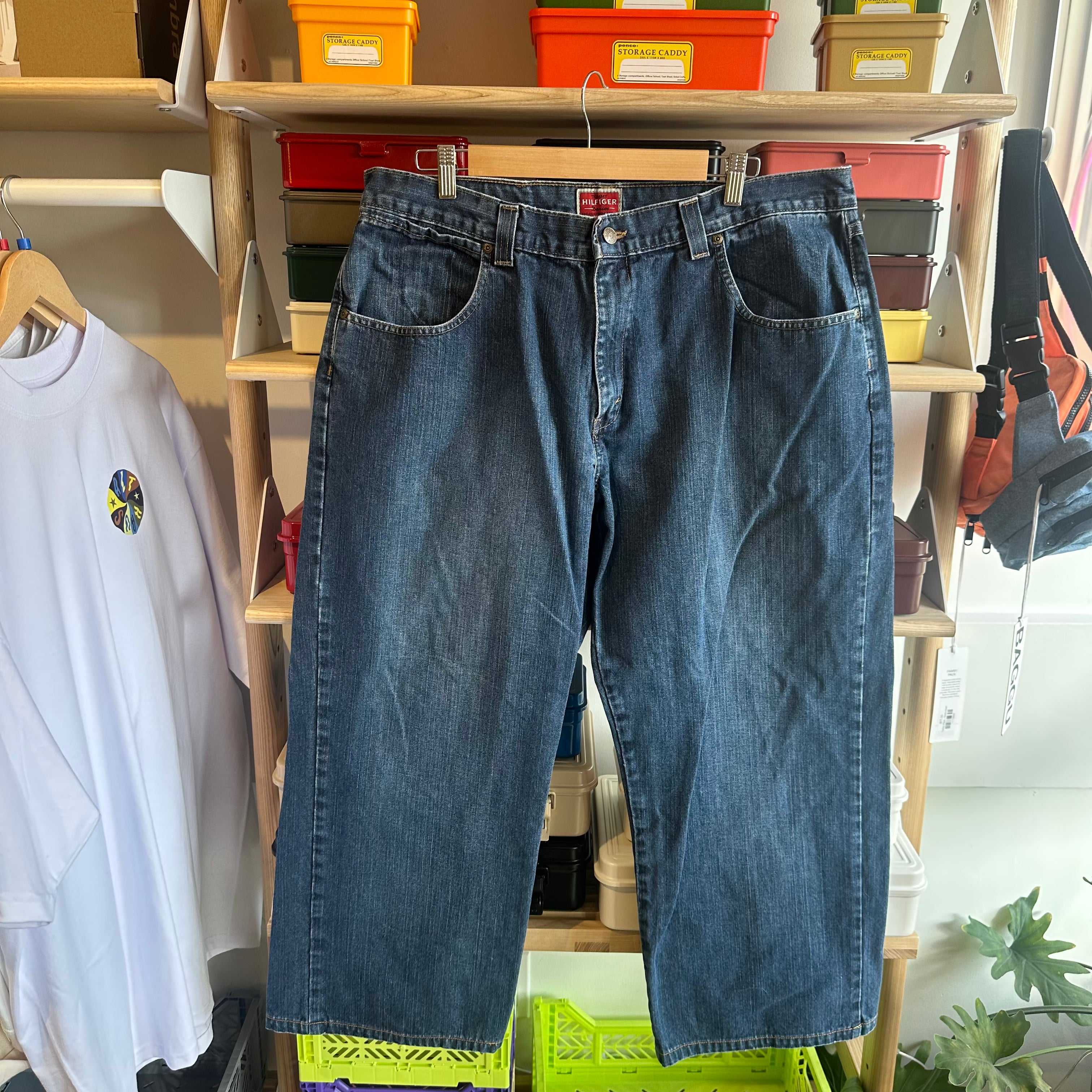 Tommy Hilfiger Men's Classic Fit Jeans | 38 Waist | Comfortable Denim Pants for Casual & Business Wear | Perfect for Office, Travel & Everyday Use