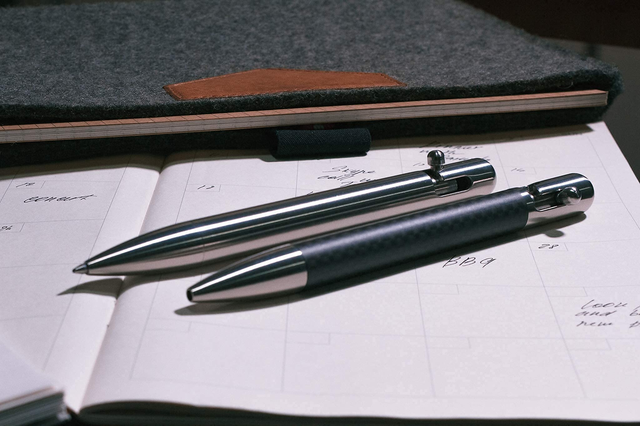Premium Bolt-Action Pen Set with 2 Extra Black Ink Refills - Carbon Fiber & Stainless Steel Ballpoint Pen Gift for Men & Women - Perfect for Office, Business Meetings & Everyday Writing