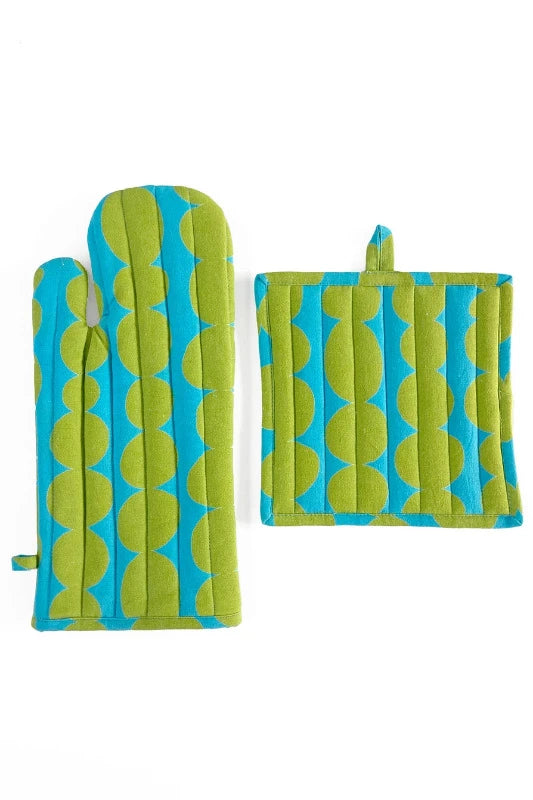Premium See Design Apron, Pot Holder & Oven Mitt Set - Kitchen Cooking & Baking Essentials for Home Chefs & BBQ Enthusiasts