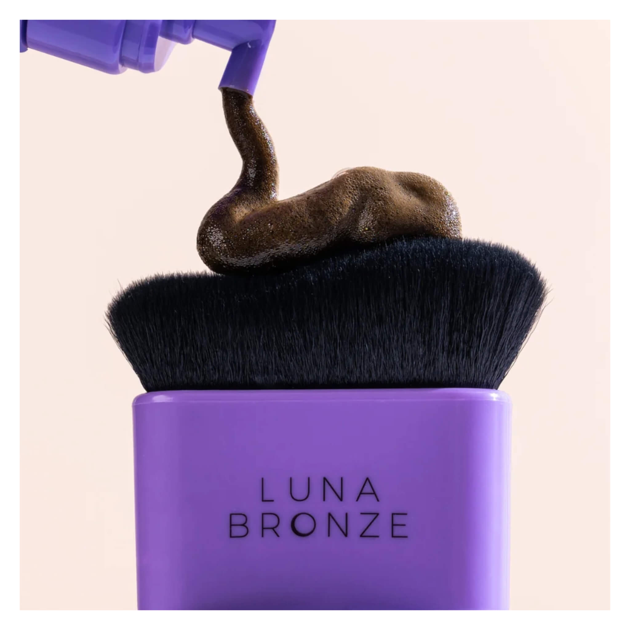 Professional Contour Blending Brush for Makeup - Soft Synthetic Bristles, Angled Design for Precise Face Sculpting & Highlighting - Perfect for Foundation, Blush & Powder Application (Ideal for Contouring, Highlighting & Everyday Makeup)