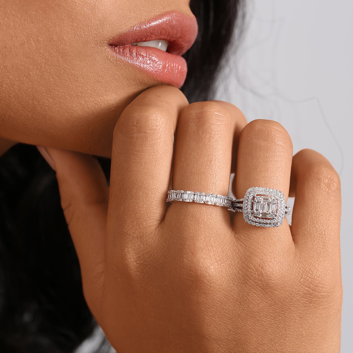 Exquisite Cushion Cut Diamond Engagement Ring with Halo Setting in 18K White Gold - Perfect for Proposals, Anniversaries & Special Occasions