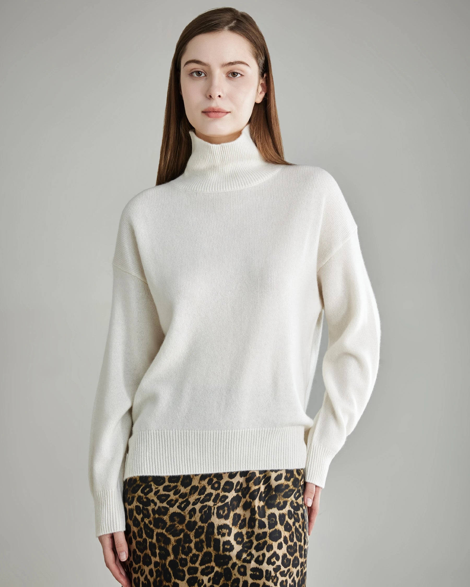 Luxury Women's Oversized Turtleneck Cashmere Sweater - Soft & Warm Winter Pullover for Casual Outfits, Office Wear & Holiday Fashion