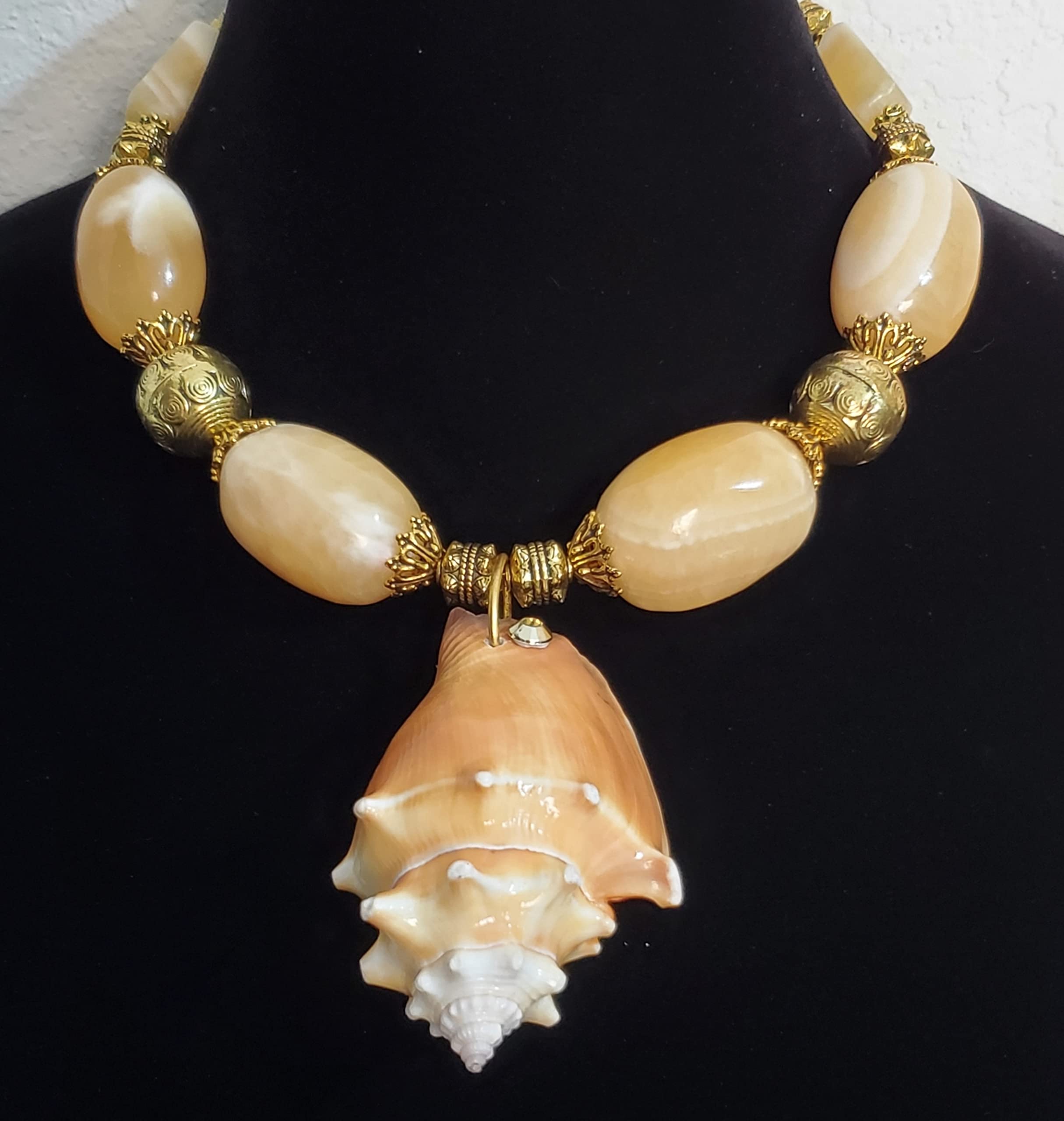 Natural Conch Seashell Gemstone Jade Necklace & Earrings Set – Unique Handmade Jewelry for Beach Weddings, Boho Fashion & Gift Giving