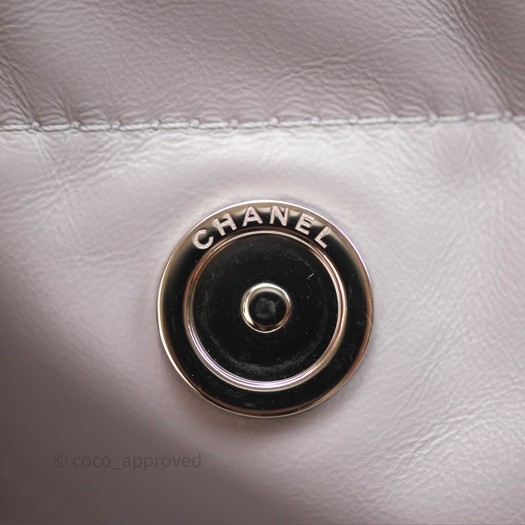Chanel 22 Medium Handbag in Grey Shiny Aged Calfskin with Silver Hardware - Luxury Shoulder Bag for Women, Perfect for Work, Travel and Evening Events