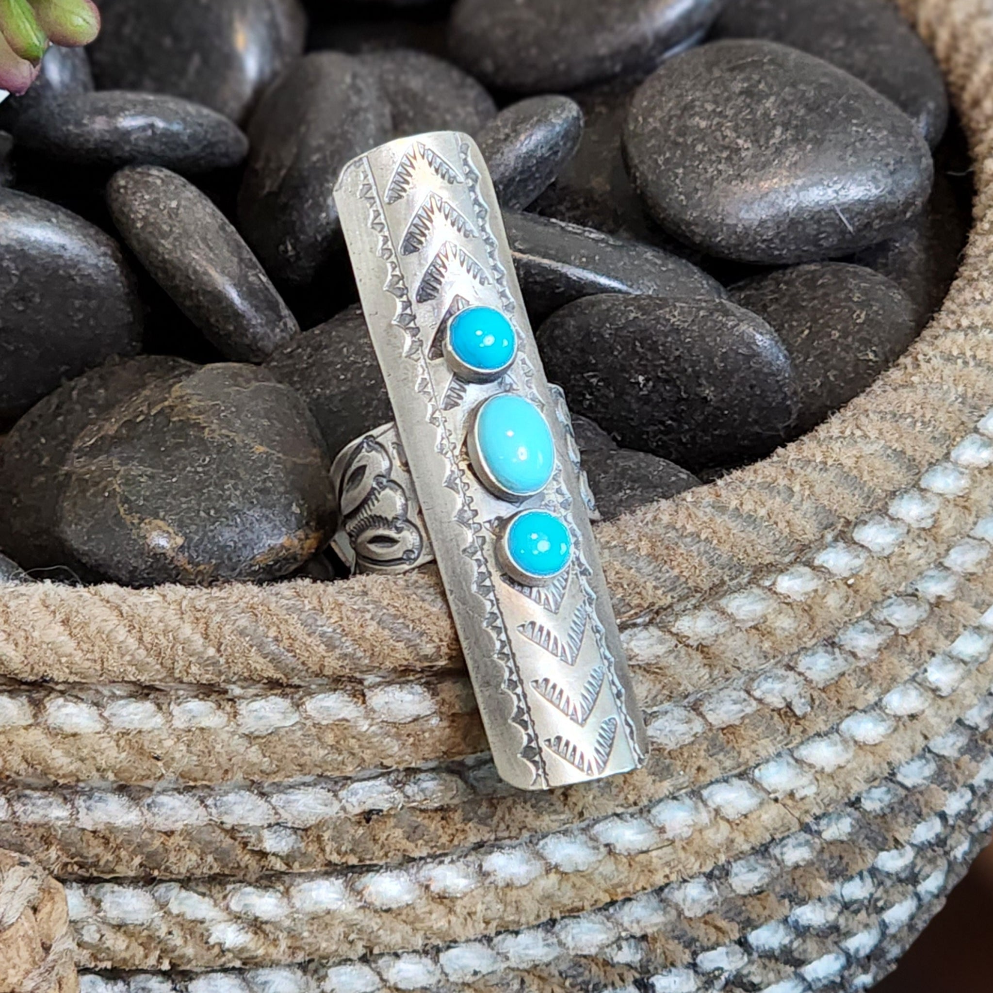 Gabby's Sleep Beauty 3-Stone Necklace - Elegant & Dainty Jewelry for Women | Perfect for Gifts, Date Nights & Special Occasions
