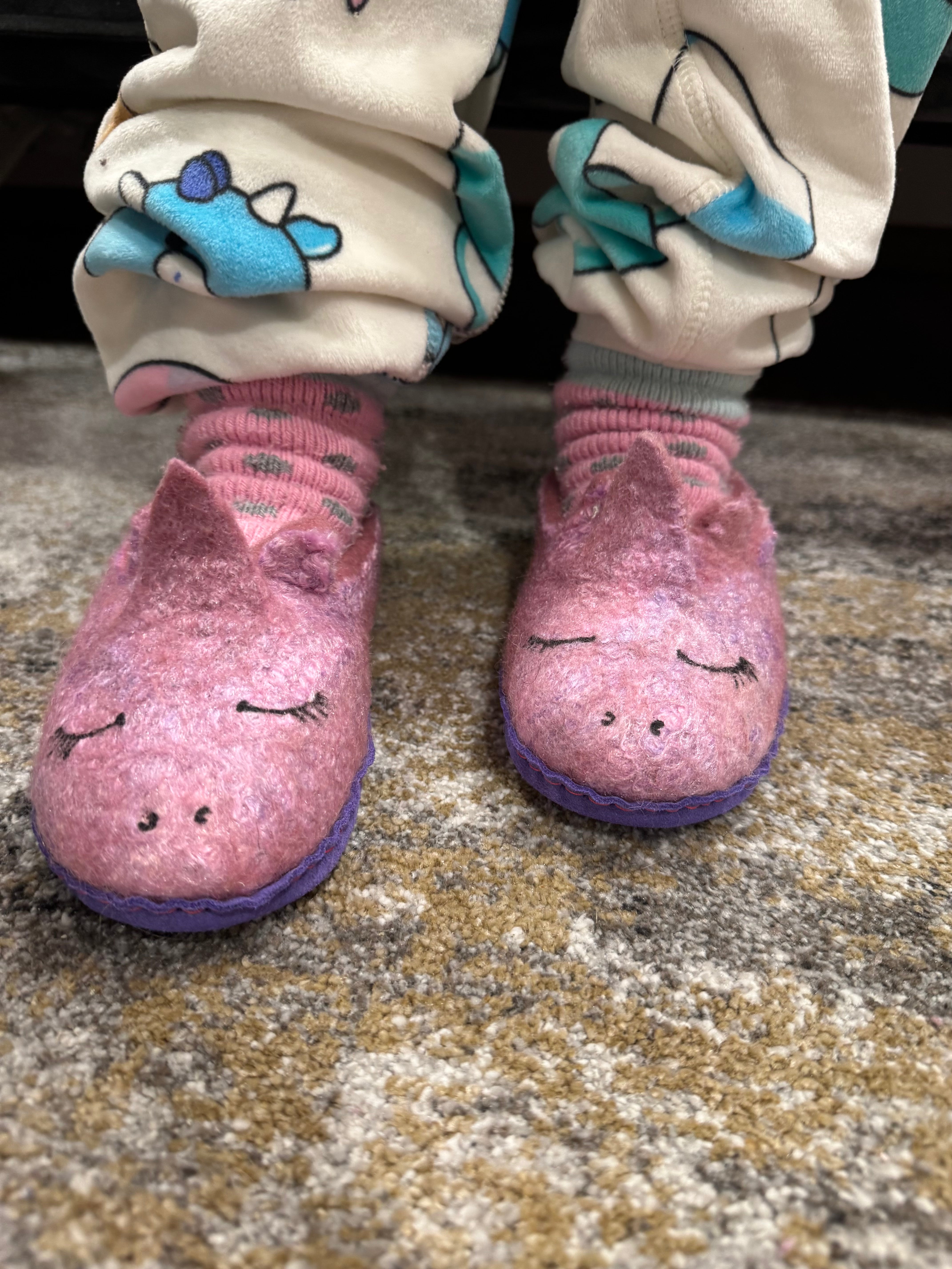 Pink Unicorn Slippers for Kids & Teens - Soft Plush House Shoes (EU 30-39) - Perfect for Indoor Comfort, Birthday Gifts & Cozy Home Wear