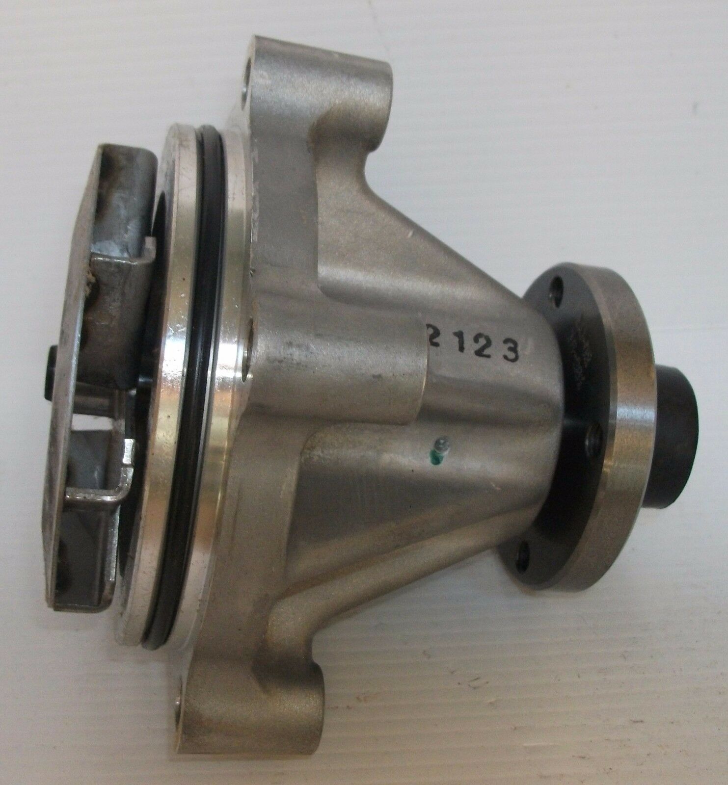 High-Performance BA BF FG V8 Ford Water Pump - Replacement for Ford Vehicles - Ideal for Engine Cooling & Maintenance