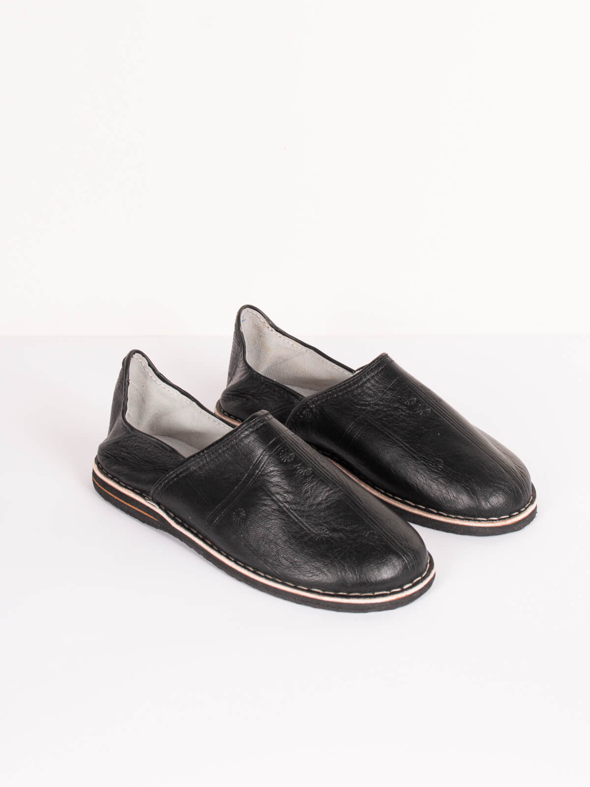Authentic Moroccan Berber Babouche Slippers - Soft Leather House Shoes for Men & Women - Perfect for Home, Lounge & Cultural Fashion - Black