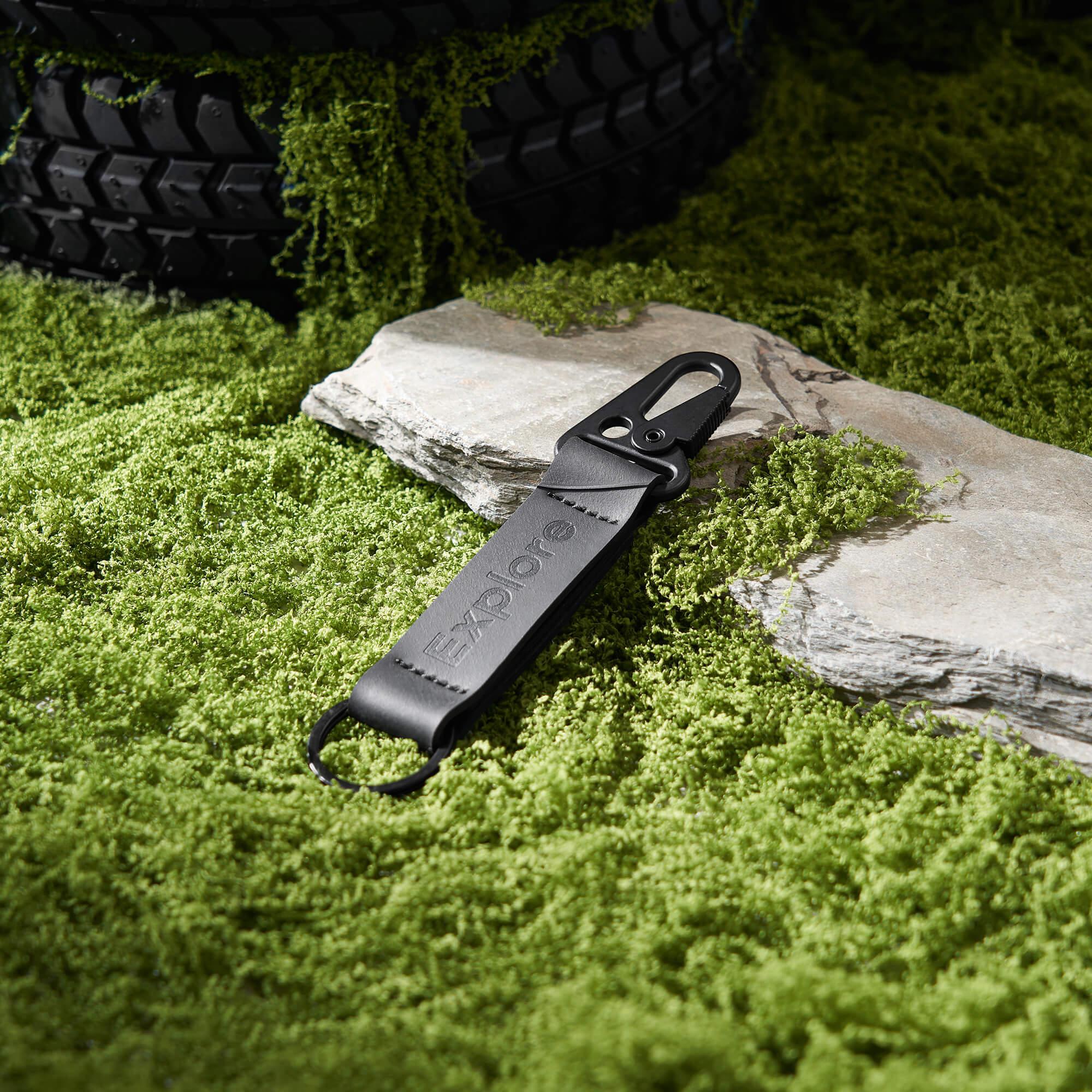Eco-Friendly Recycled Tire Keychain - Durable & Stylish Car Keys Holder for Everyday Use | Perfect Gift for Car Enthusiasts & Outdoor Lovers