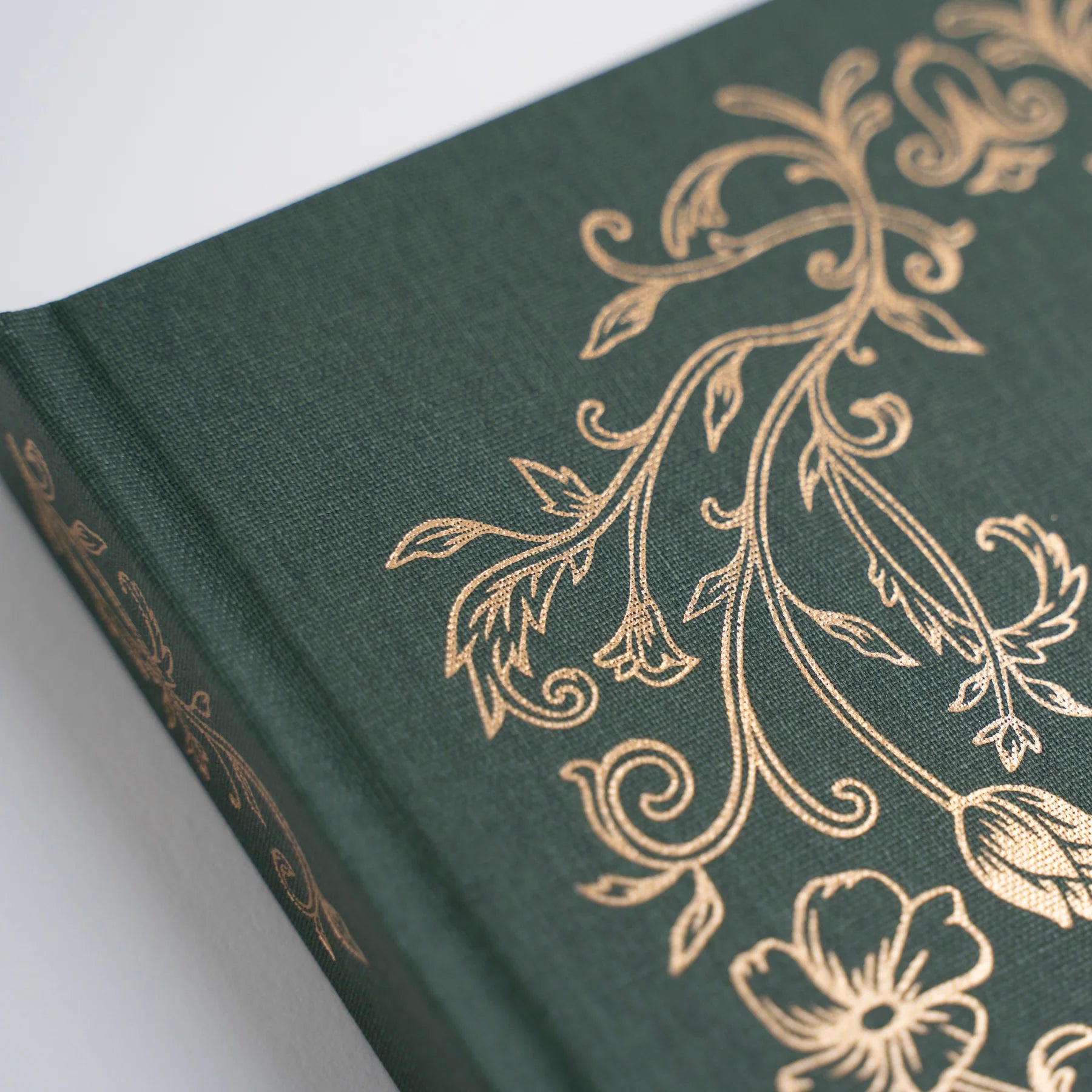 Archer and Olive B6 Antique Floral Dot Grid Notebook - Premium Bullet Journal for Planning, Sketching & Note Taking - Perfect for Artists, Students & Professionals
