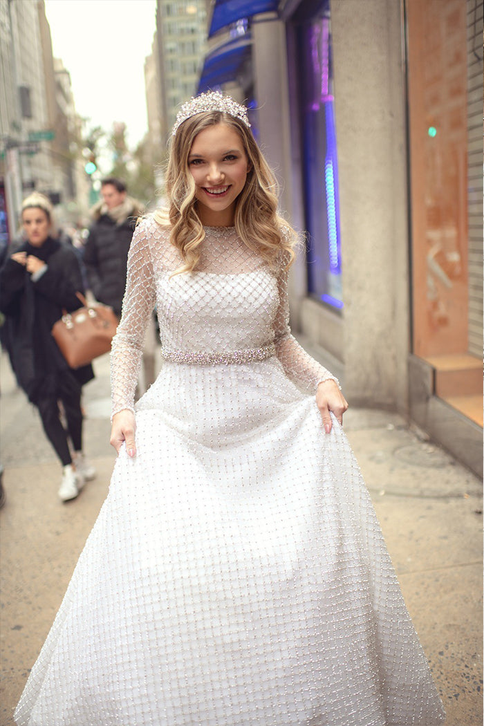 Elegant Crystal Embellished Wedding Dress for Women - Perfect for Bridal Ceremonies, Prom Nights & Special Occasions