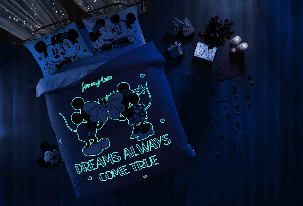 Disney Minnie & Mickey Dreams Duvet Cover Set - 100% Cotton, Valentine's Day Themed, Double/Queen Size, 4-Piece Bedding Set - Perfect for Kids' Rooms, Couples' Bedrooms & Gift Giving