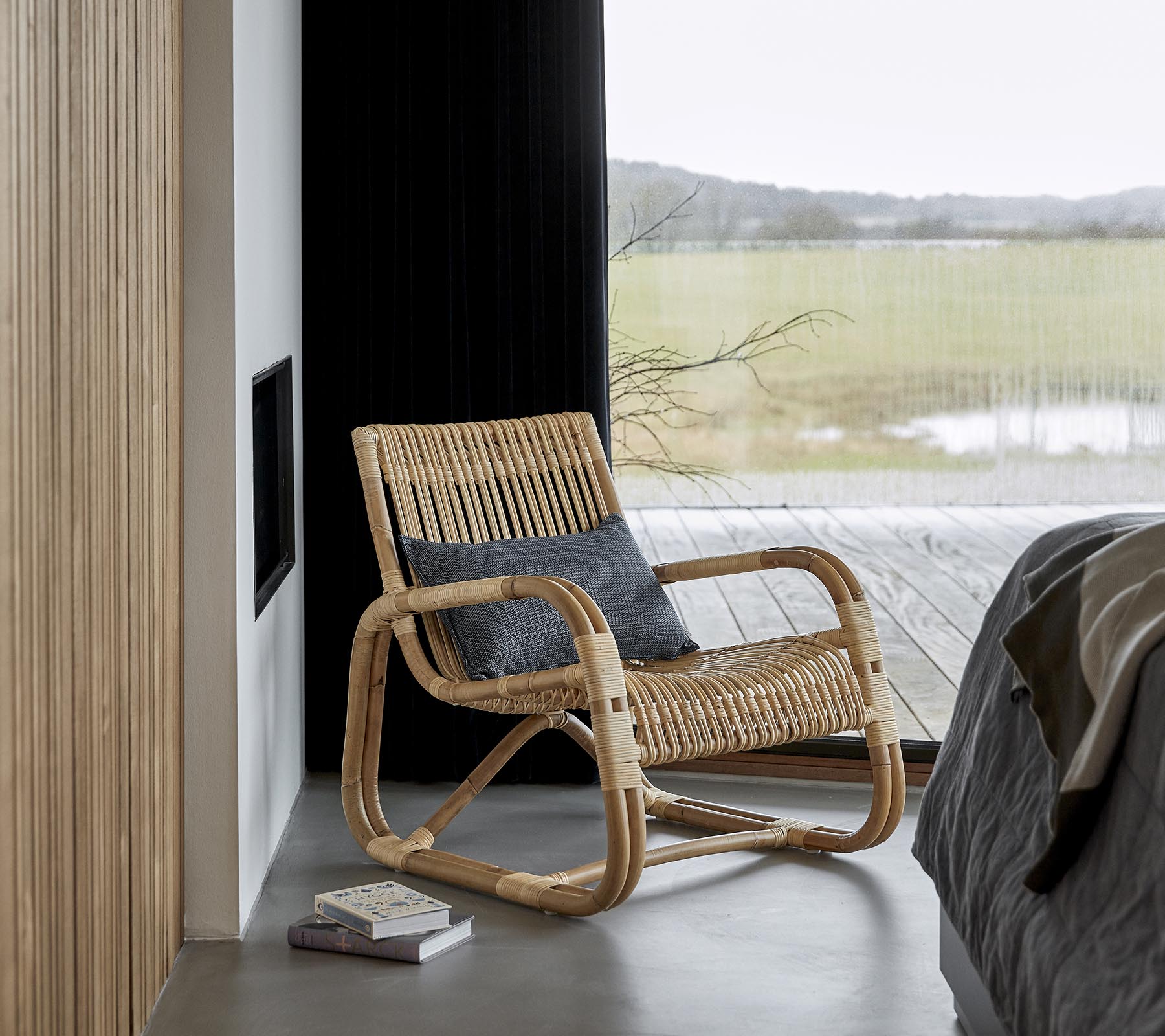 Modern Curve Lounge Chair - Ergonomic Design for Living Room, Bedroom & Office - Comfortable Relaxation & Stylish Home Decor