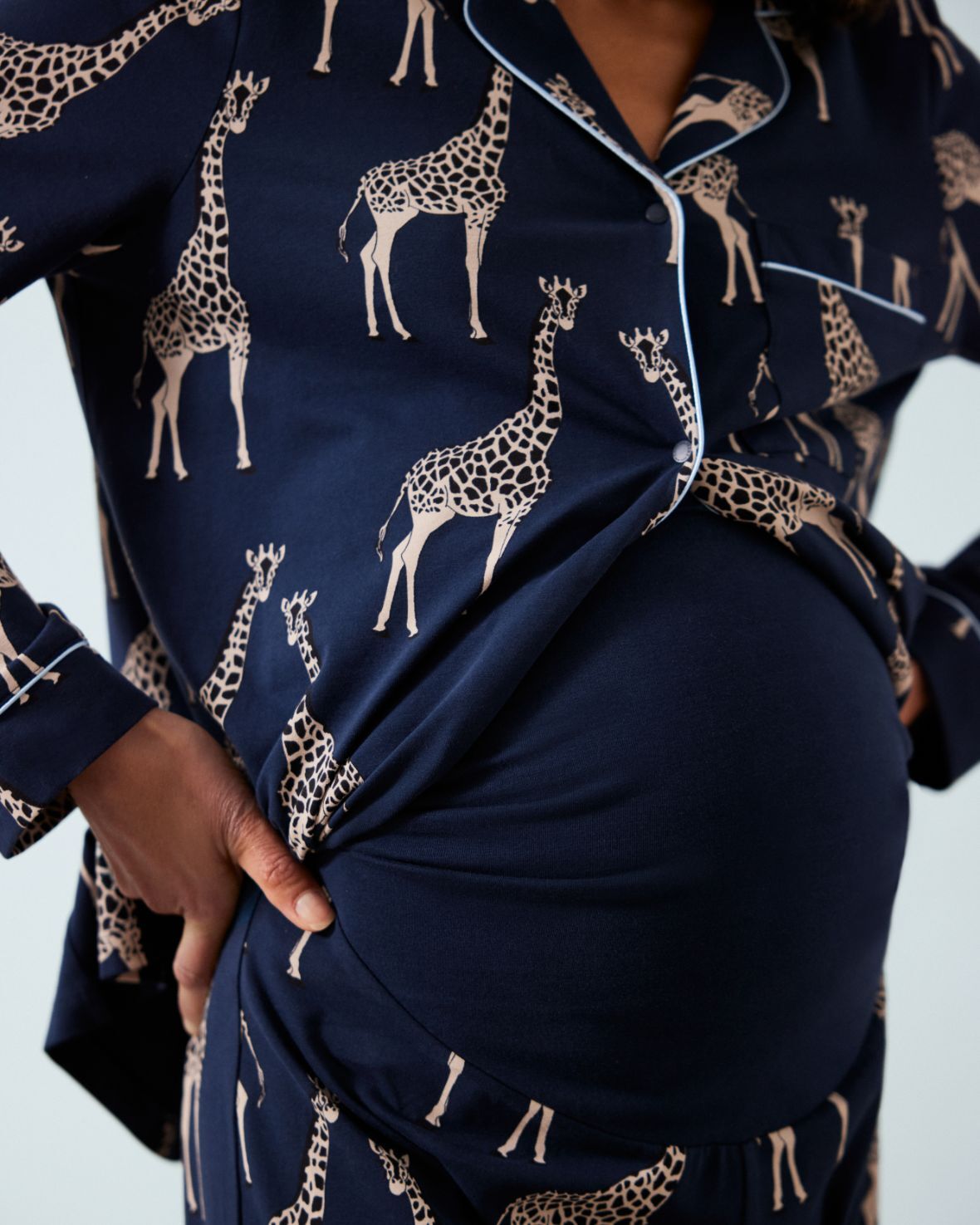 Organic Cotton Maternity Pajama Set with Giraffe Print - Navy Blue - Comfortable Sleepwear for Pregnant Women - Perfect for Relaxing at Home or Hospital Stay