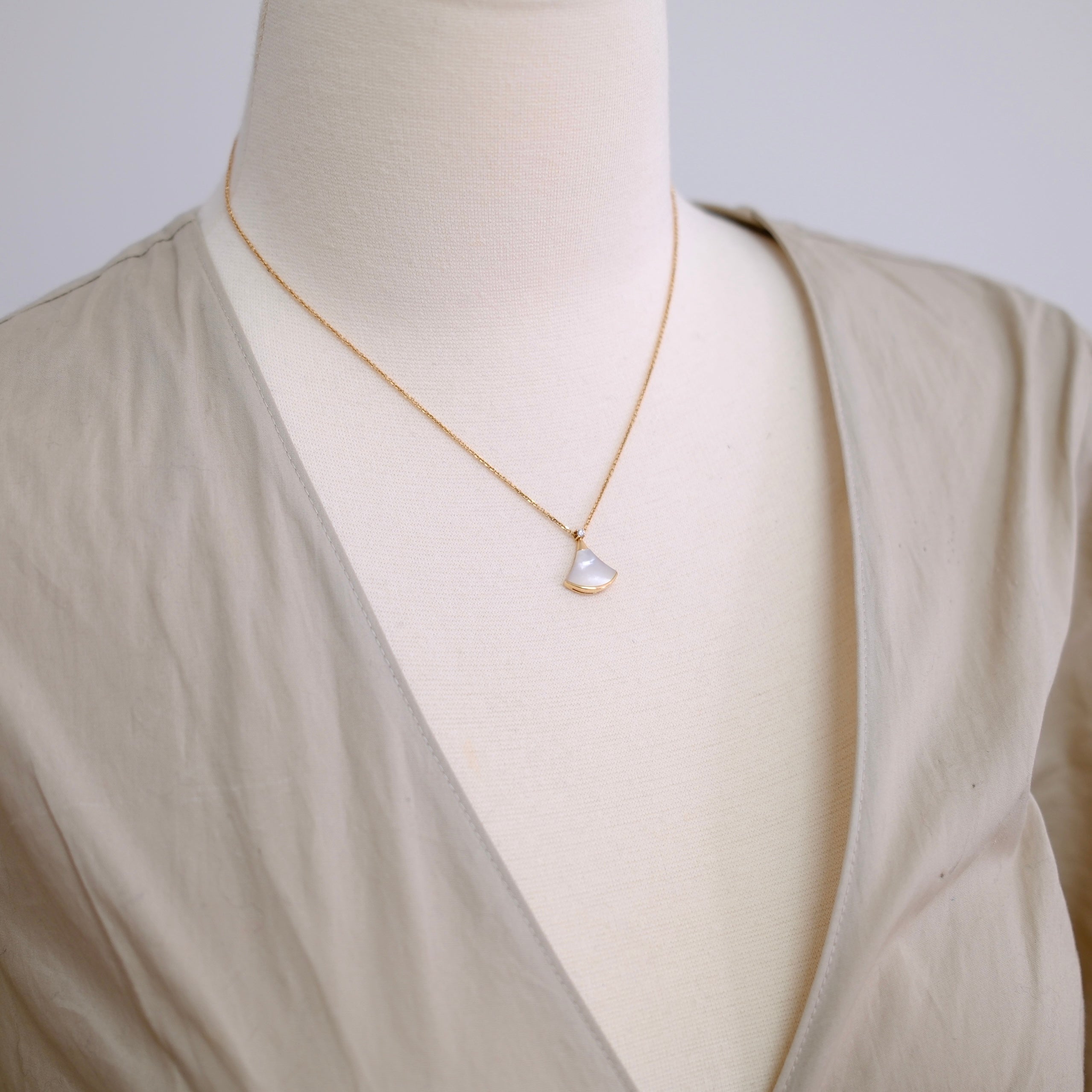 Bvlgari Diva Dream Necklace - 18K Rose Gold with Mother of Pearl Pendant | Elegant Jewelry for Women, Perfect for Weddings, Parties & Special Occasions