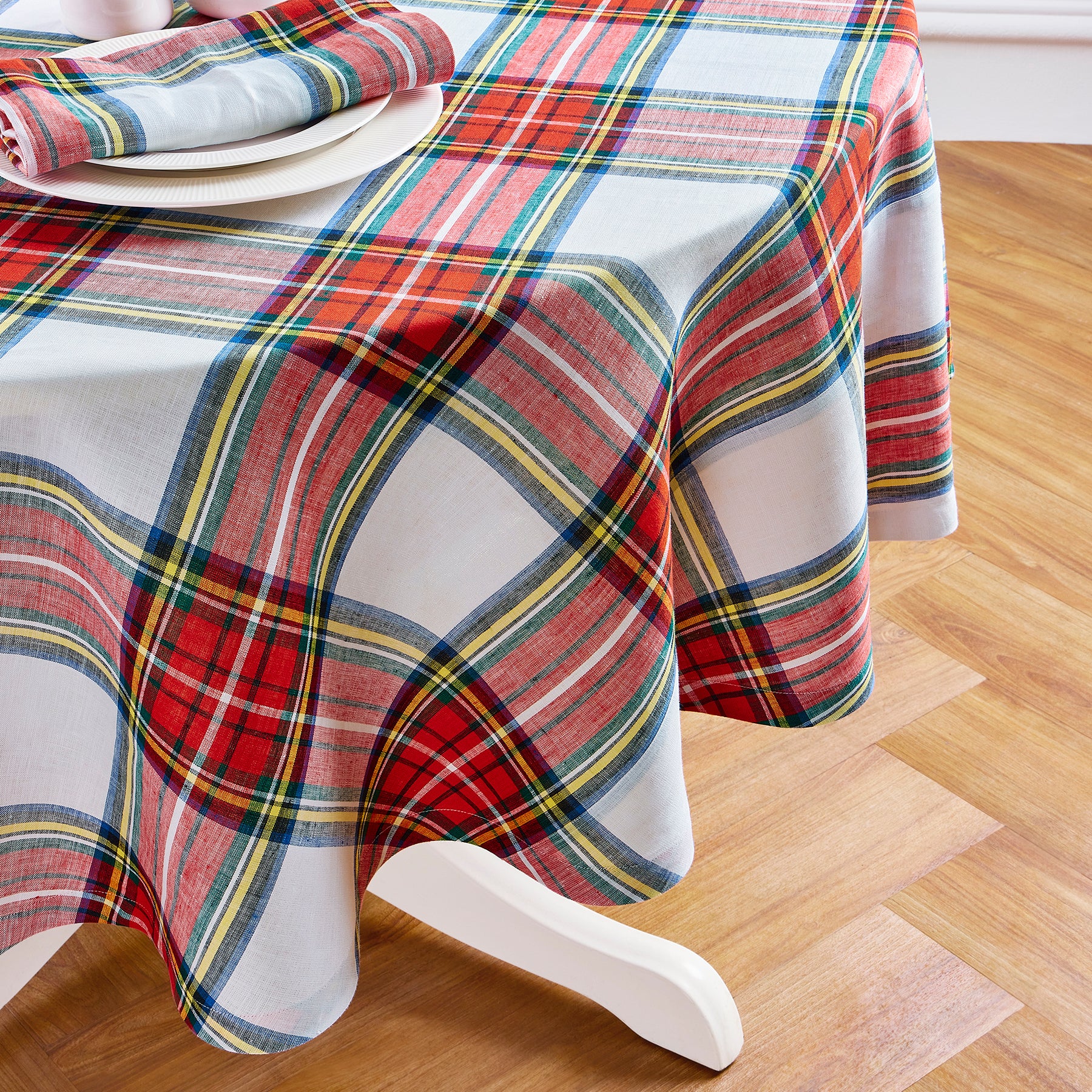 Stylish Stewart Plaid Round Tablecloth - Perfect for Holiday Dinners & Outdoor Picnics - Waterproof & Washable