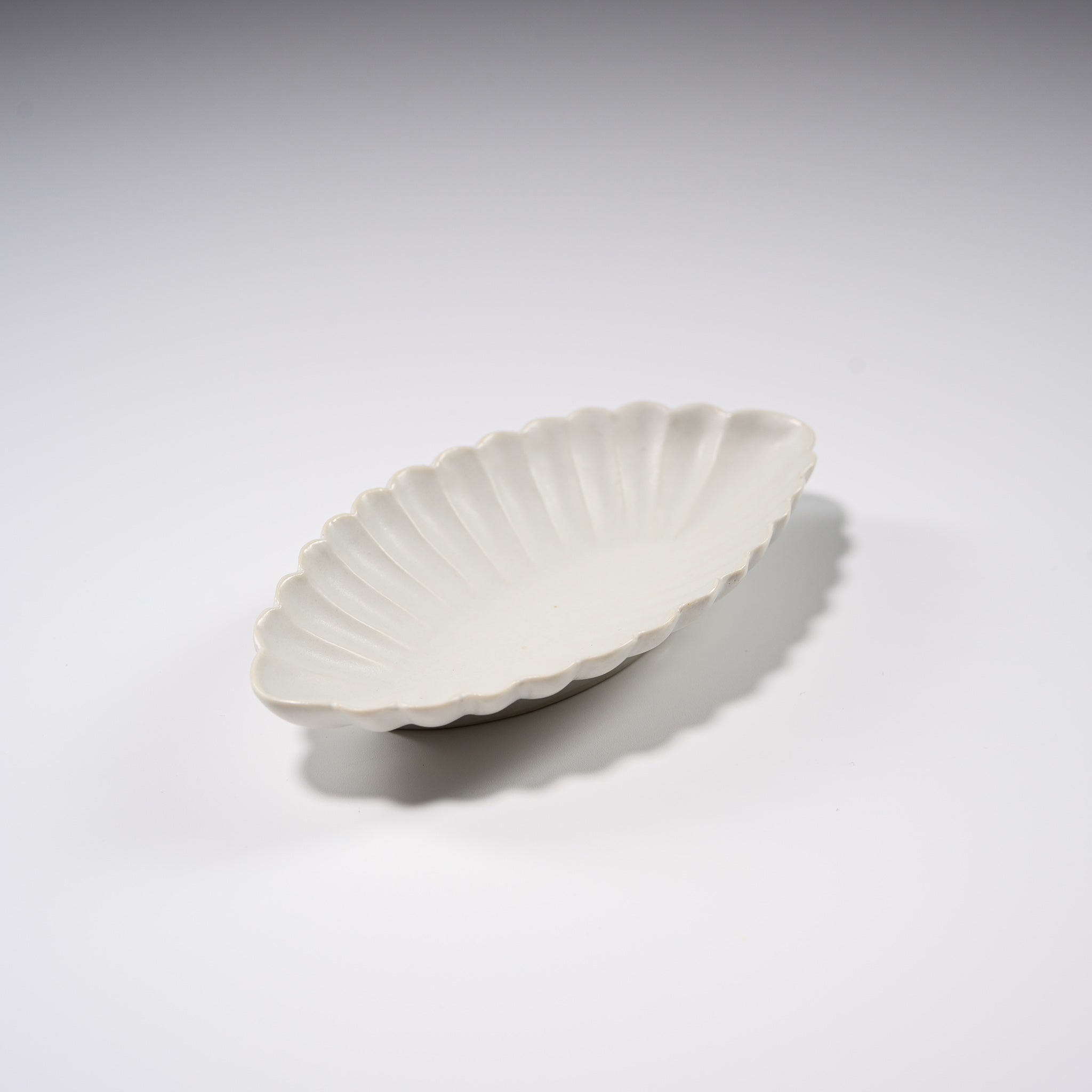 Handmade USUKIYAKI Small Oval Dish - Japanese Chrysanthemum Ceramic Appetizer Plate for Sushi, Soy Sauce, or Dessert | Perfect for Home Dining & Gift Giving