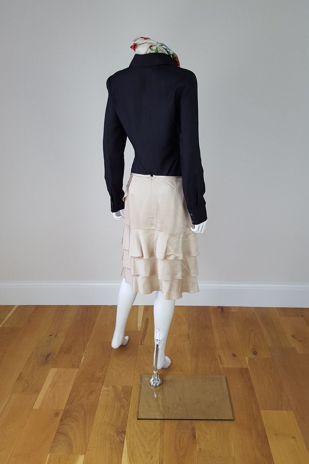 DKNY Gold Ruffled Layered Mid Rise Ra Ra Mini Skirt - Women's Fashion Party Skirt (Size US 8) | Perfect for Night Out, Club Wear & Special Occasions