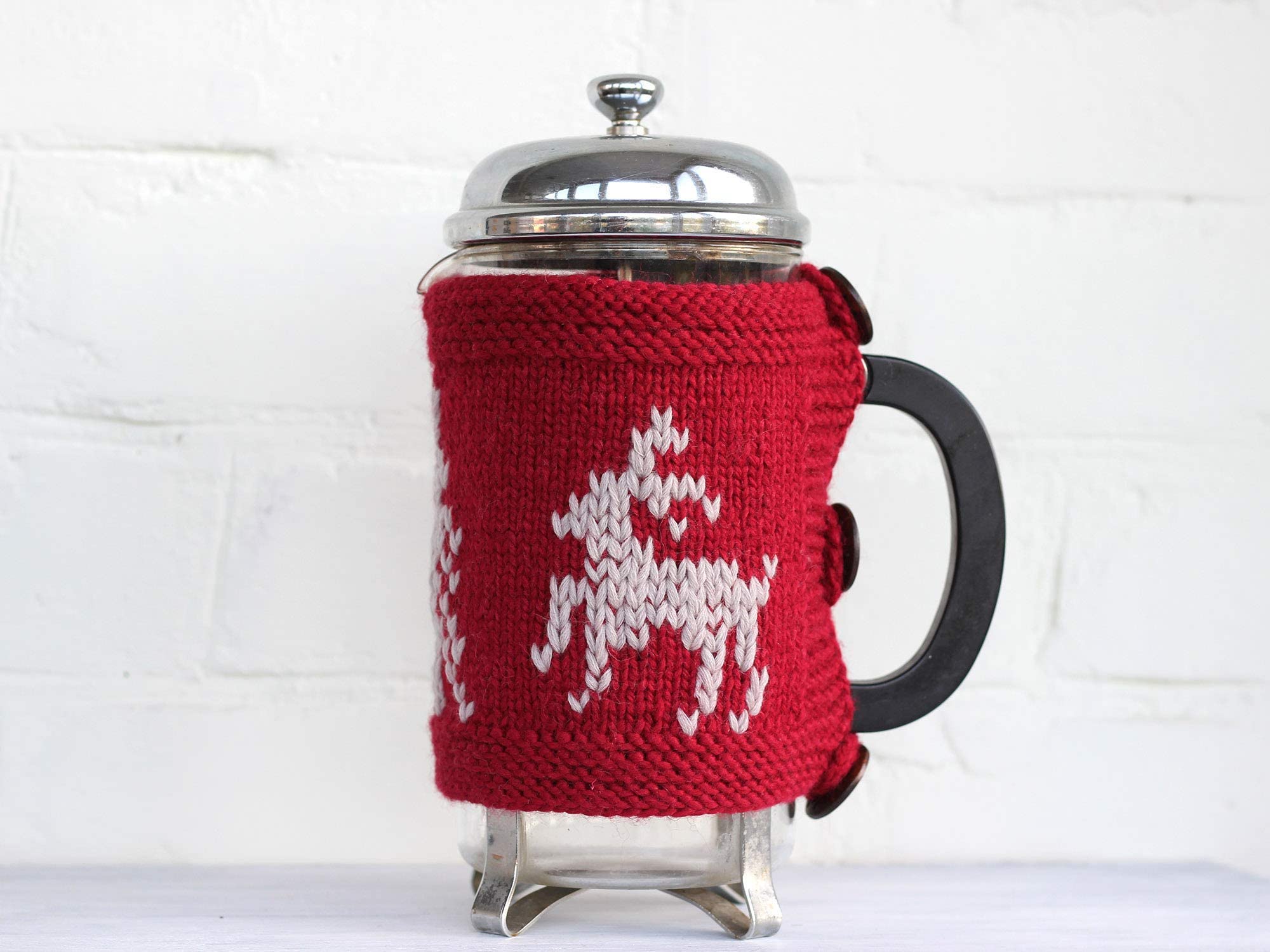 Festive Knit French Press Cozy - Red Christmas Tree & Deer Design Cafetiere Cover - Holiday Table Decor, Tea Pot Cozy - Perfect for Christmas Gatherings, Cozy Kitchen Accessories, Housewarming Gifts