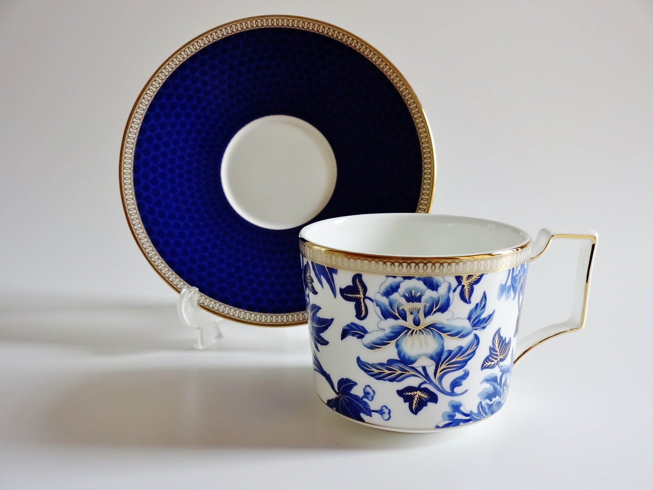 Wedgwood Hibiscus Tea Cup and Saucer Set - Floral Porcelain Tea Set for Afternoon Tea, English Breakfast, or Gift Giving - Elegant Home Dining and Special Occasions
