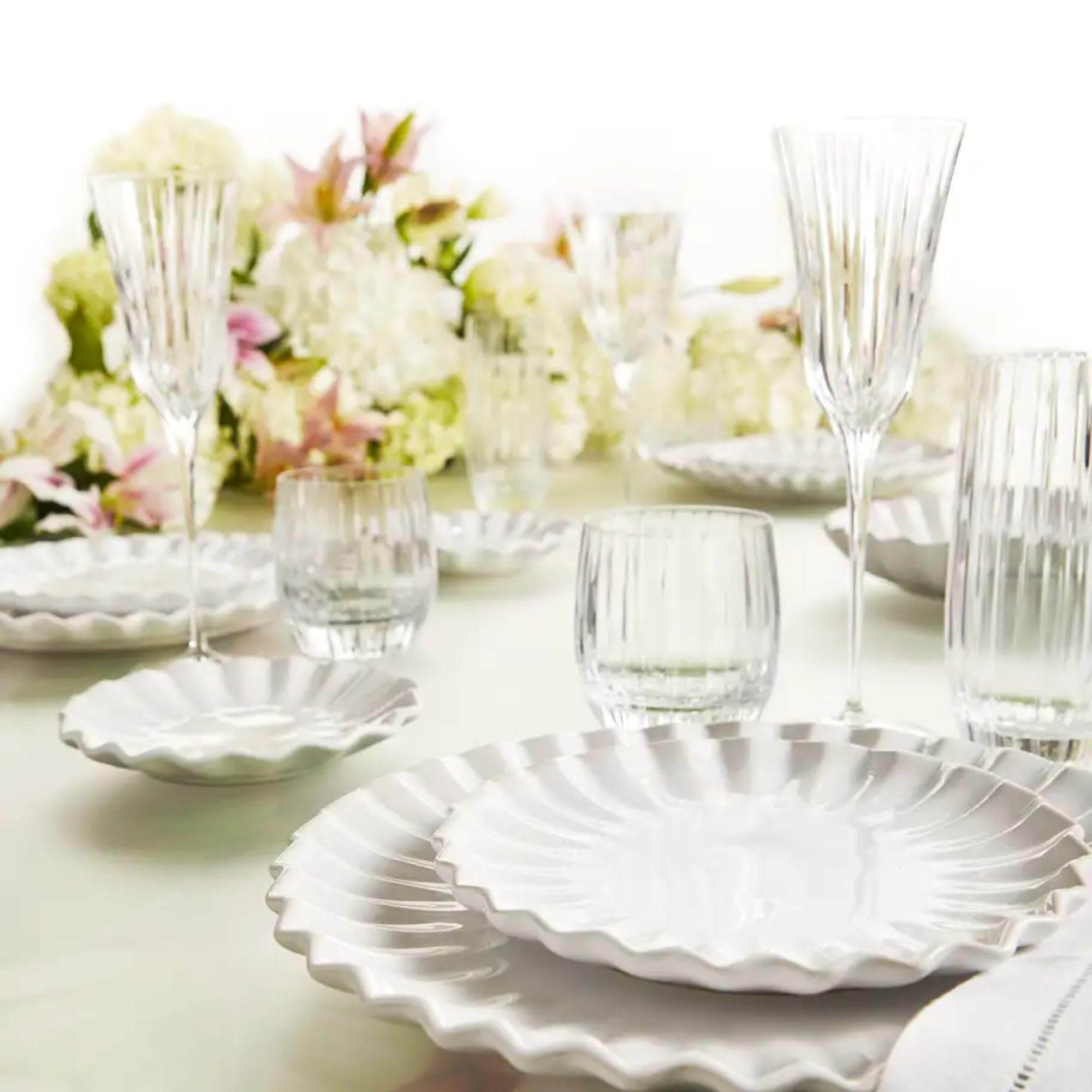 Vietri Natalia 9 oz Wine Glass - Handcrafted Italian Artisan Glassware with Modern Design, Clear 9 Inch Stemware for Red Wine, White Wine, and Cocktails - Perfect for Dinner Parties, Weddings, and Home Entertaining