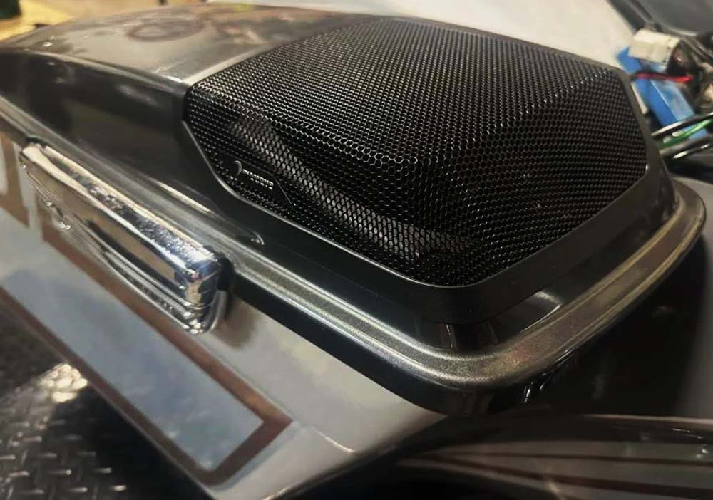 **1998-2013 Harley Davidson® Cut In Lid Kit with MP692 Speakers (2Ω) & MICROV2 2-Channel Class D Amplifier – Diamond Audio MSMP692LK13 for Motorcycle Audio Upgrade**    *(Perfect for Harley Davidson Touring Models – Enhances Sound Quality on Long Rides & Road Trips)*