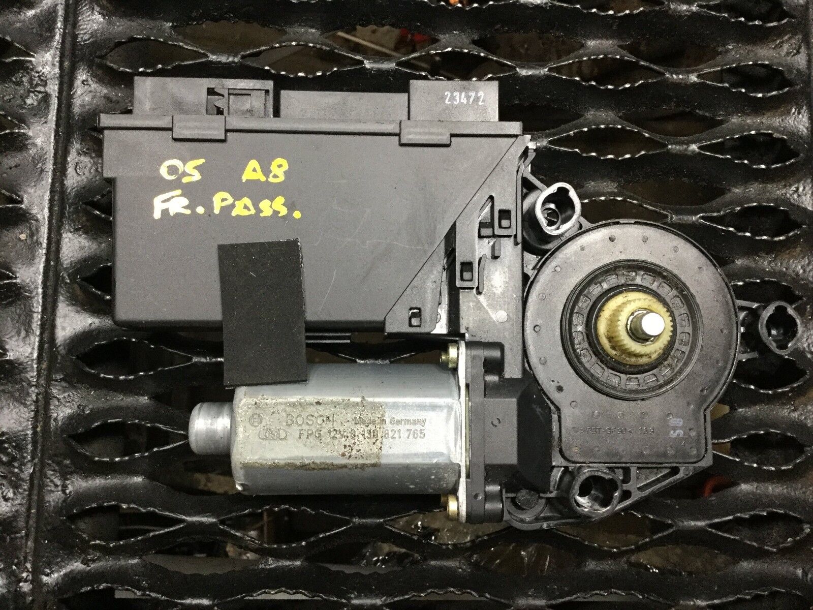 2003-2007 Audi A8 Front Right Passenger Door Window Motor Replacement - OEM Quality - Perfect for Smooth Window Operation & Repair