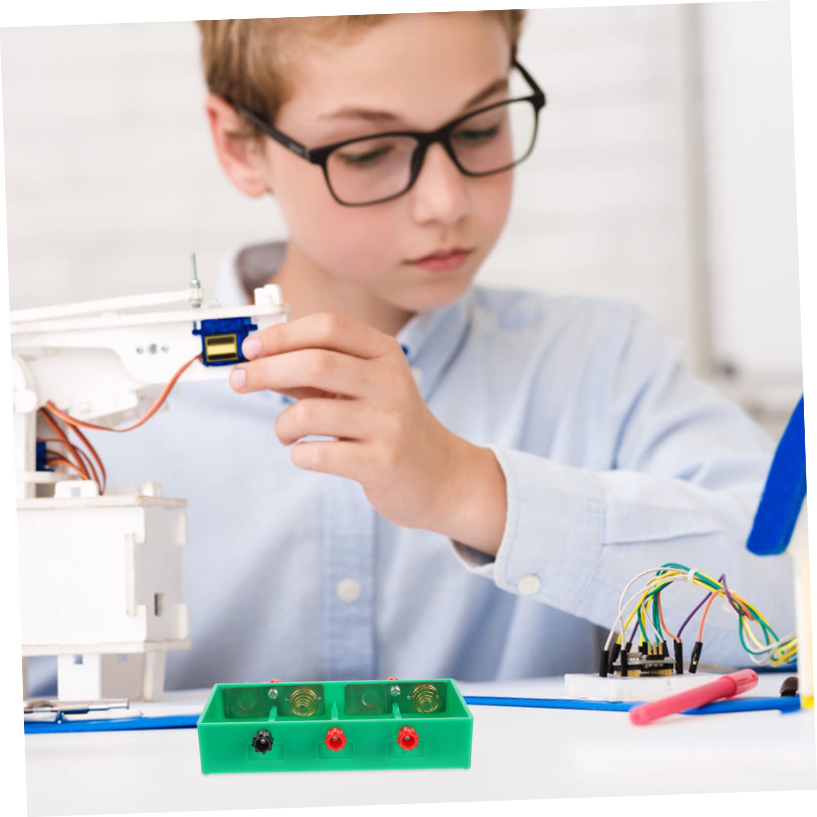DOITOOL Physics Experiment Battery Case - Durable School Lab Battery Box with Stable & Reliable Performance for Science Class Projects and STEM Education