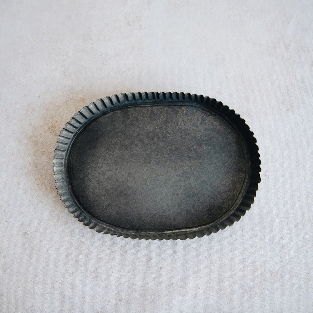 Elegant Scalloped Serving Tray - Decorative Round Wooden Tray for Dining, Entertaining & Home Decor - Perfect for Parties, Weddings & Coffee Table Display