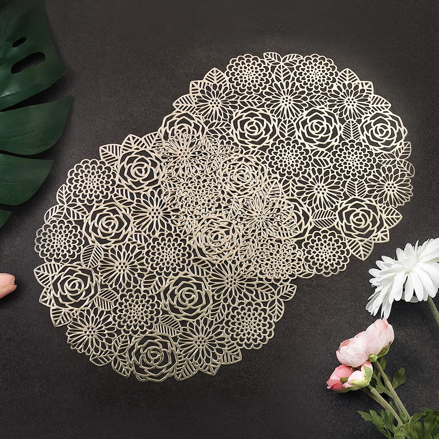 VUDECO Elegant Gold Round Placemats Set of 6 - Premium Vinyl Table Mats for Dining Decor, Fall & Holiday Dinner Parties, Indoor Table Setting - Waterproof & Easy to Clean Charger Plates