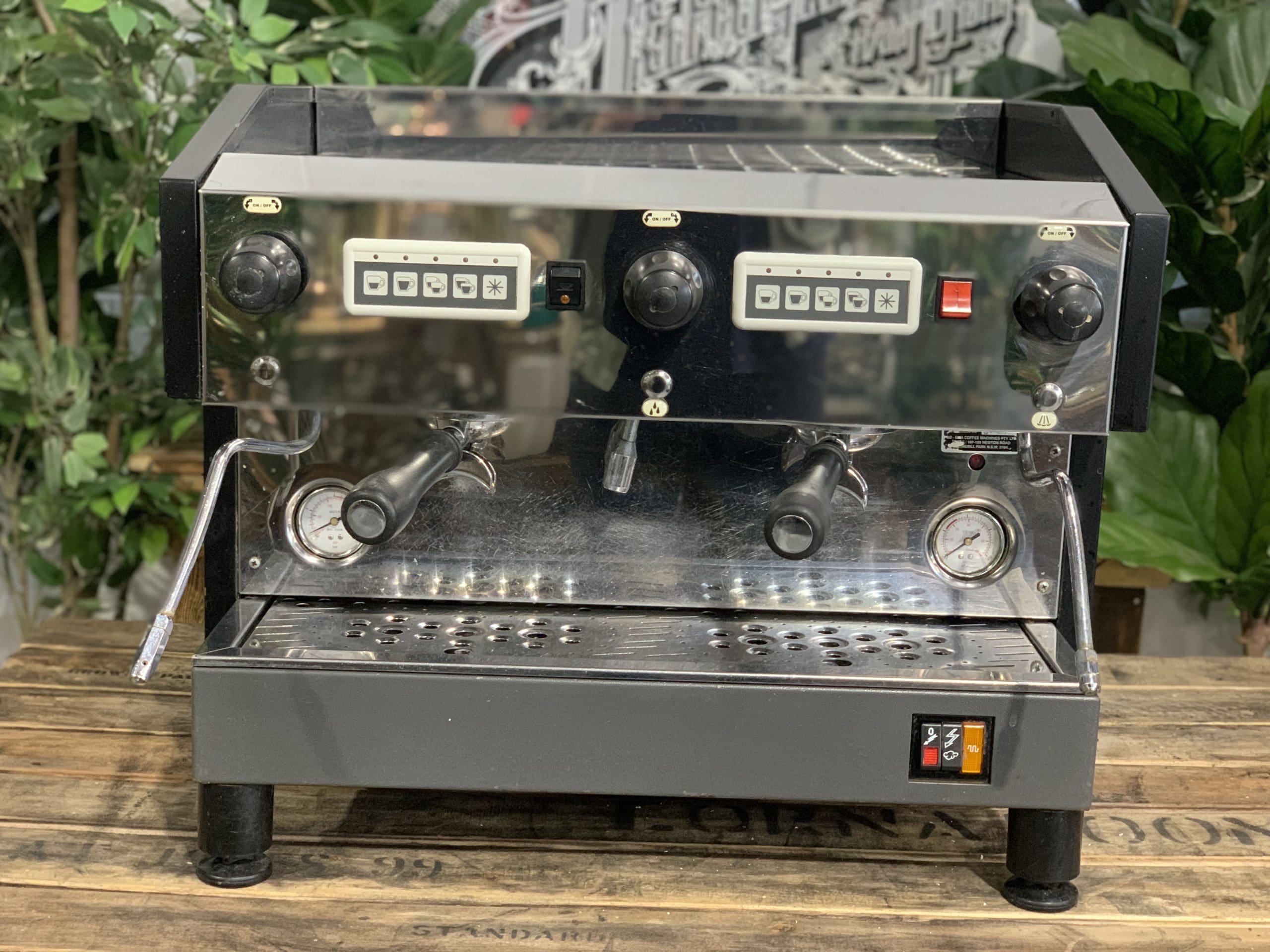 Boema Deluxe D V215A 2 Group Commercial Espresso Machine - Low Cup Black for Cafes & Restaurants | Perfect for High Volume Coffee Shops & Professional Baristas