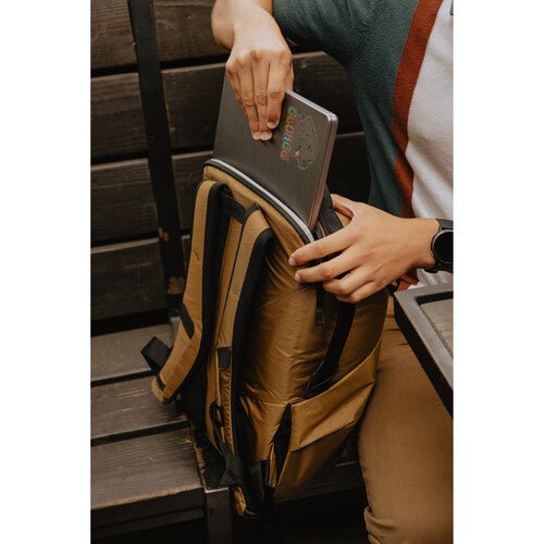 Peak Design Everyday Backpack 30L V2 - Premium Camera & Travel Backpack in Coyote Brown - Perfect for Photographers, Commuters & Outdoor Adventures