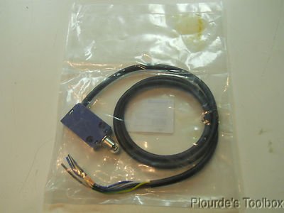 Original Title: New SCHNEIDER ELECTRIC Telemecanique 021838 Limit Switch XCMD2102L1, Osiswitch   Optimized Title: SCHNEIDER ELECTRIC Telemecanique XCMD2102L1 Limit Switch (021838) - Osiswitch Series - Durable Industrial Safety Switch for Automation & Machinery Control