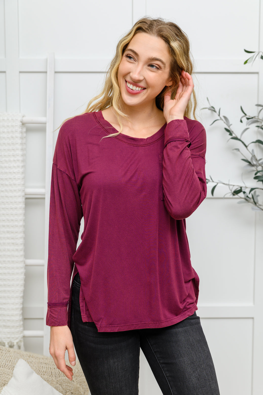Stylish Burgundy Long Sleeve Knit Top with Pocket - Perfect for Fall Layering & Casual Outfits