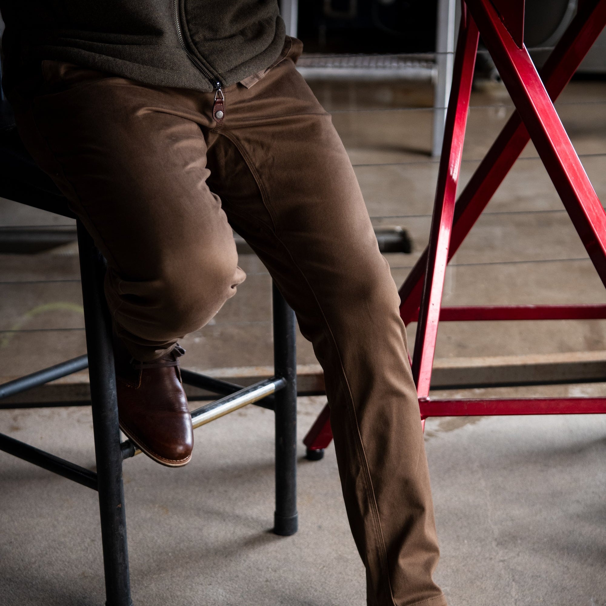 Men's Teton Pants - Modern Fit Cedar Brown Outdoor Hiking & Casual Wear for Adventure & Everyday Comfort