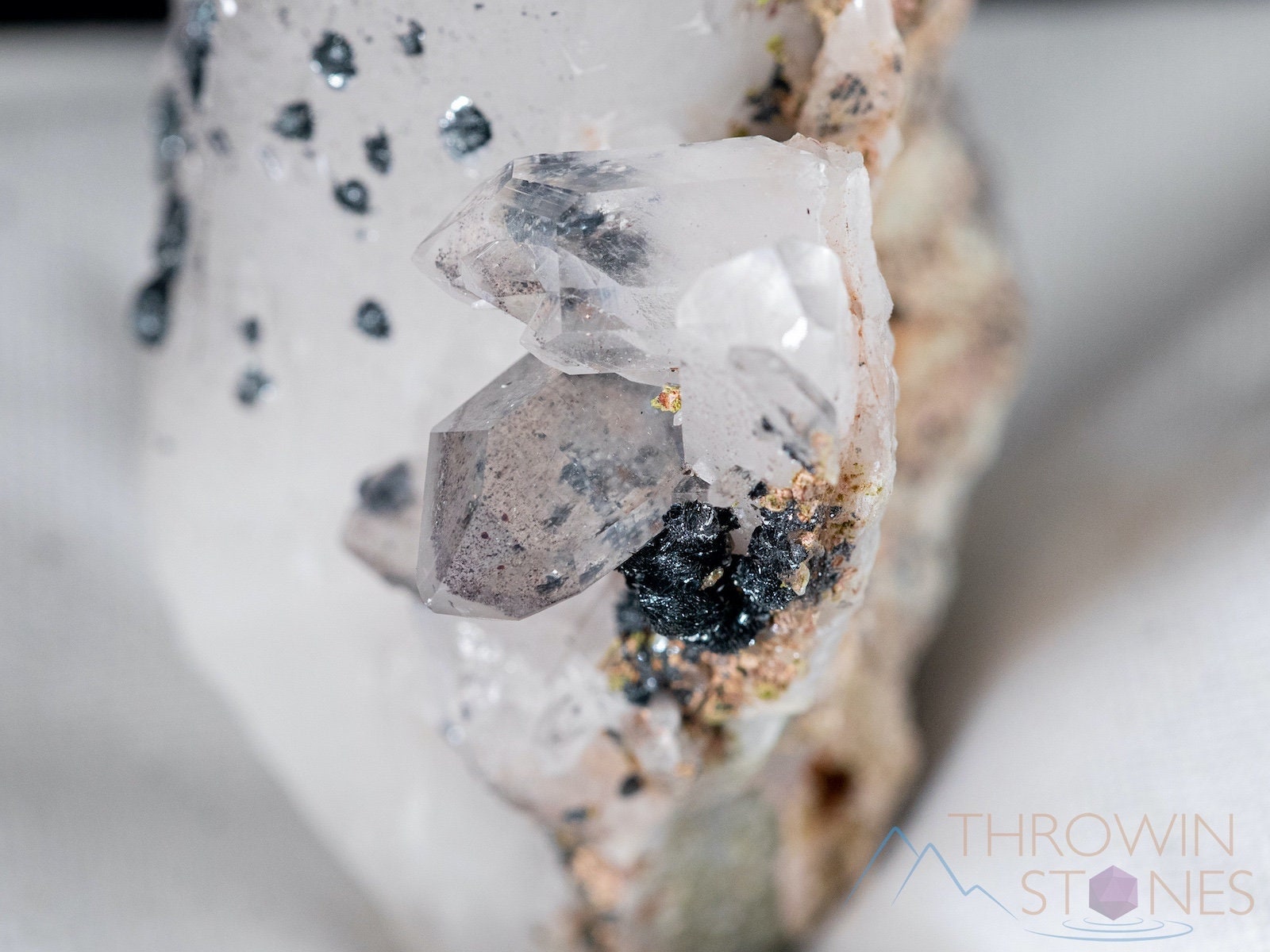 Natural QUARTZ Raw Crystal Cluster with Specular HEMATITE - Healing Stones for Home Decor, Housewarming Gift, Meditation & Spiritual Healing (40098) - Perfect for Office Desk, Yoga Space & Feng Shui Arrangement