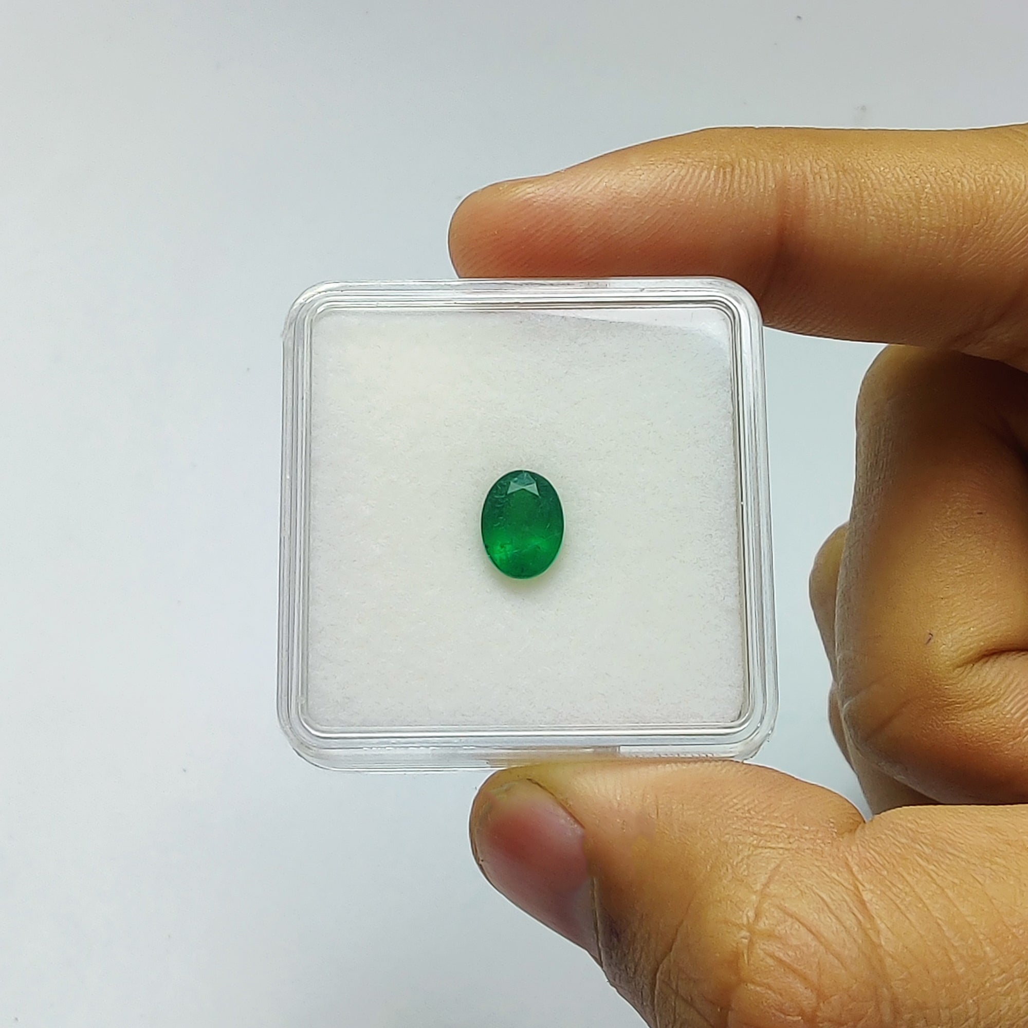 Natural 1.45ct Untreated Green Emerald Gemstone - Oval Cut 8x6mm for Jewelry Making, Engagement Rings & Luxury Gifts