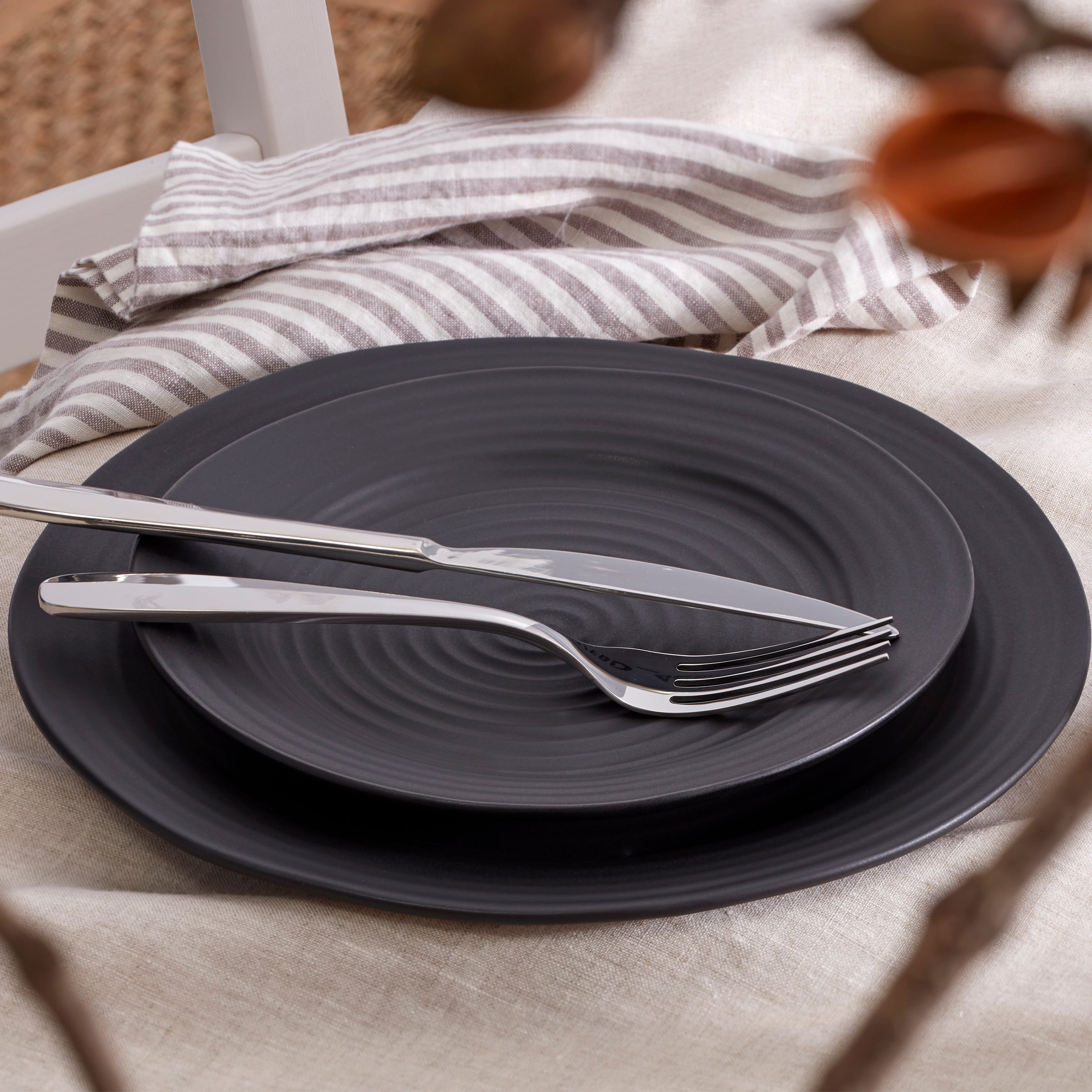 Premium Ridge Black 12-Piece Dinnerware Set - Elegant Porcelain Plates, Bowls & Mugs - Perfect for Formal Dining, Dinner Parties & Everyday Use