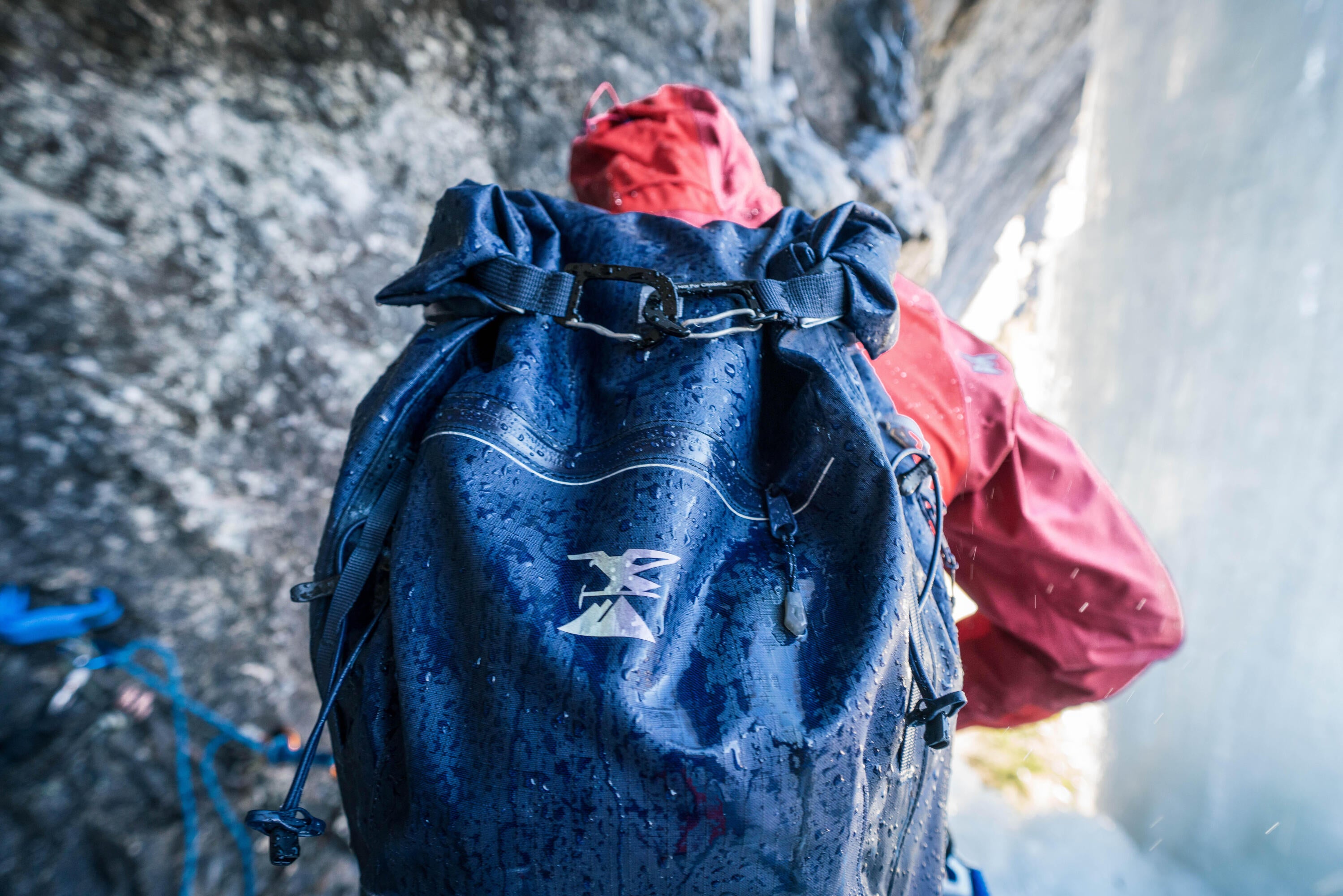 Simond Ice 30L Waterproof Mountaineering Backpack - Lightweight Hiking Climbing Pack for Outdoor Adventures - Perfect for Camping, Trekking & Alpine Expeditions