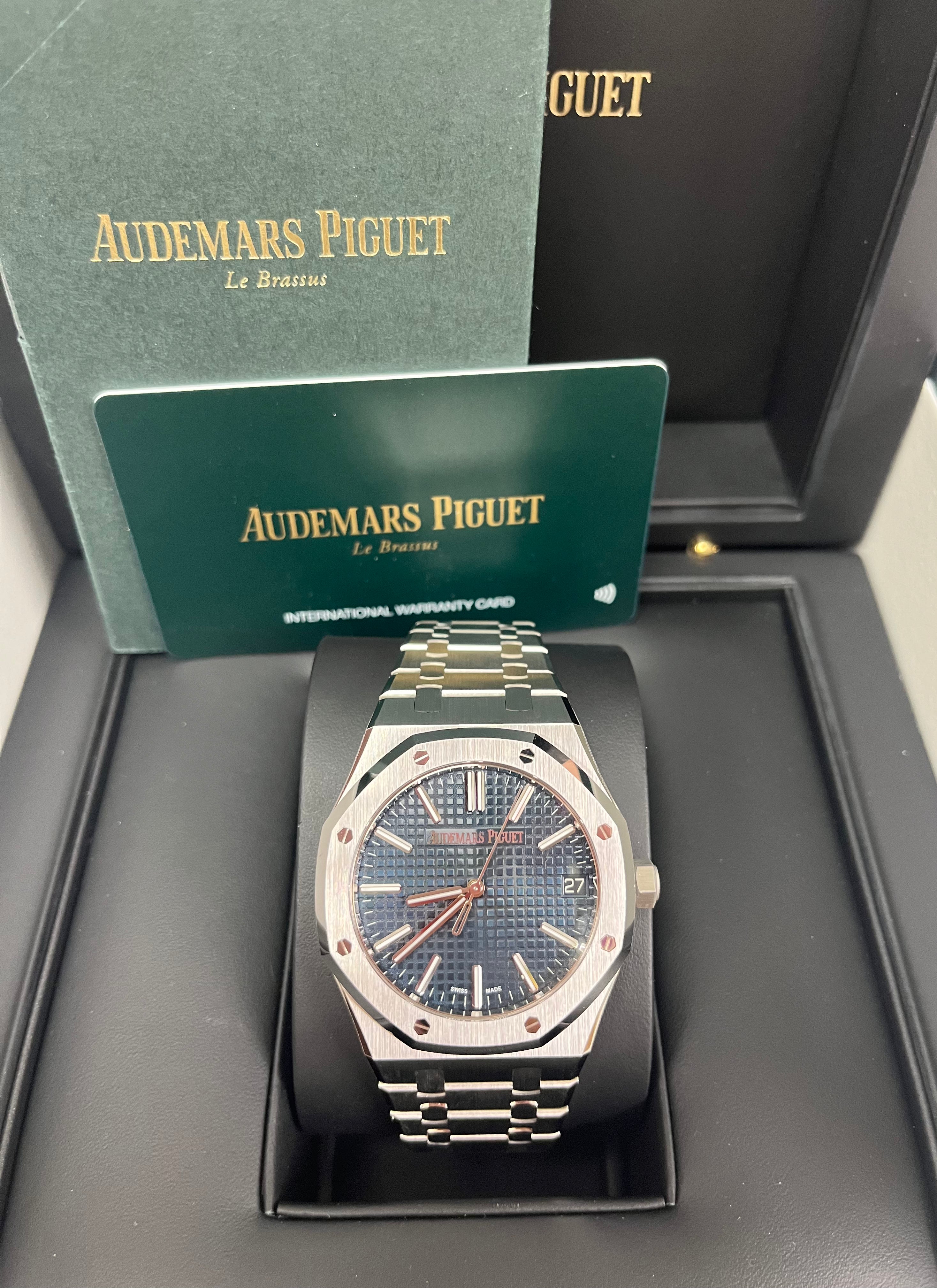 Audemars Piguet Royal Oak 41mm Men's Luxury Watch - Stainless Steel Case, Blue Dial (Ref.15510ST.OO.1320ST.06) - Perfect for Business, Formal Events & Luxury Collectors