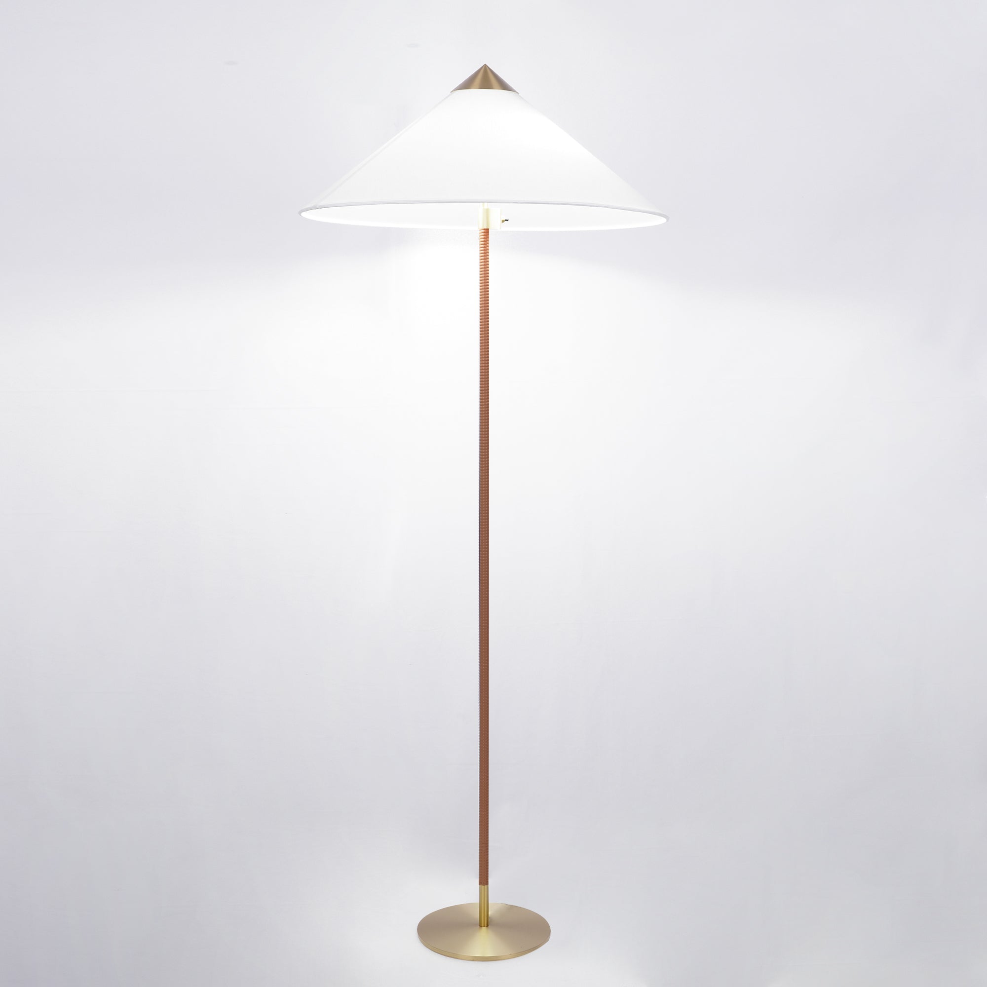 Modern Chinese Hat Floor Lamp - Stylish Rattan Shade for Living Room, Bedroom & Office Decor - Perfect for Cozy Ambiance and Reading Nook Lighting