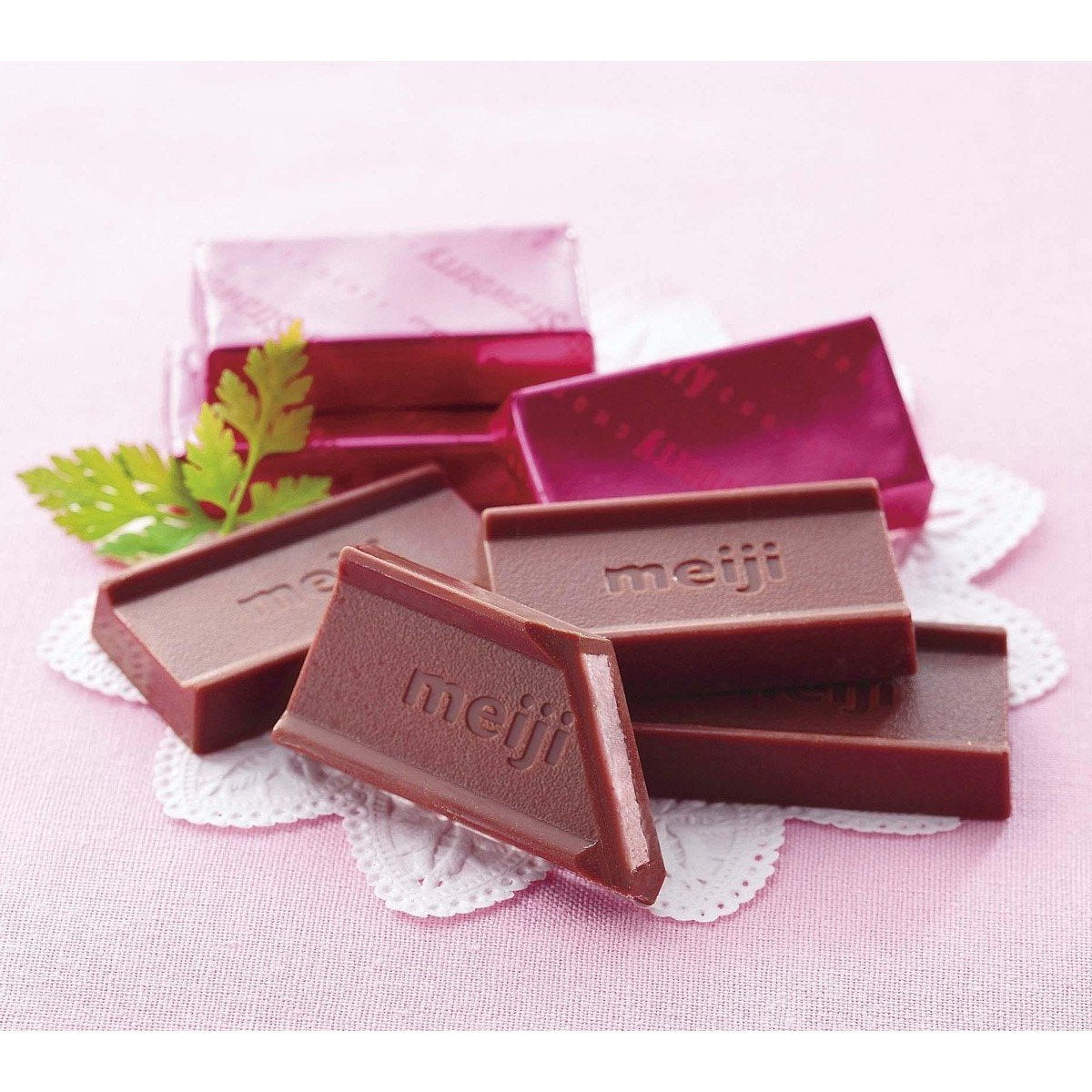 Premium Meiji Strawberry Filled Bite-Sized Chocolates - 26 Pieces per Pack (5 Packs) - Perfect for Gifts, Parties & Office Snacks