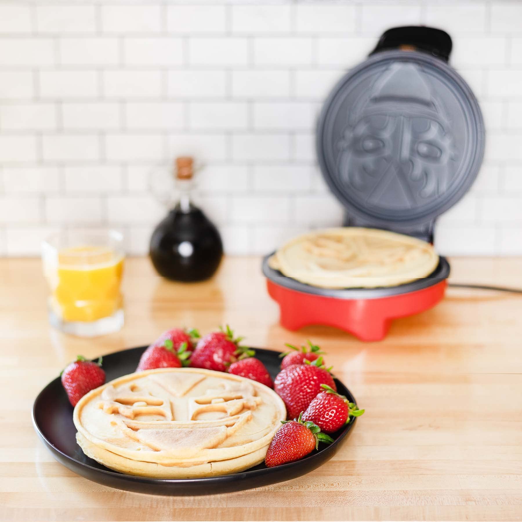 Uncanny Brands KISS Demon Waffle Maker - Official KISS Army Themed Breakfast Appliance for Fans | Perfect for Halloween Parties, Rock-Themed Events & Gift Giving