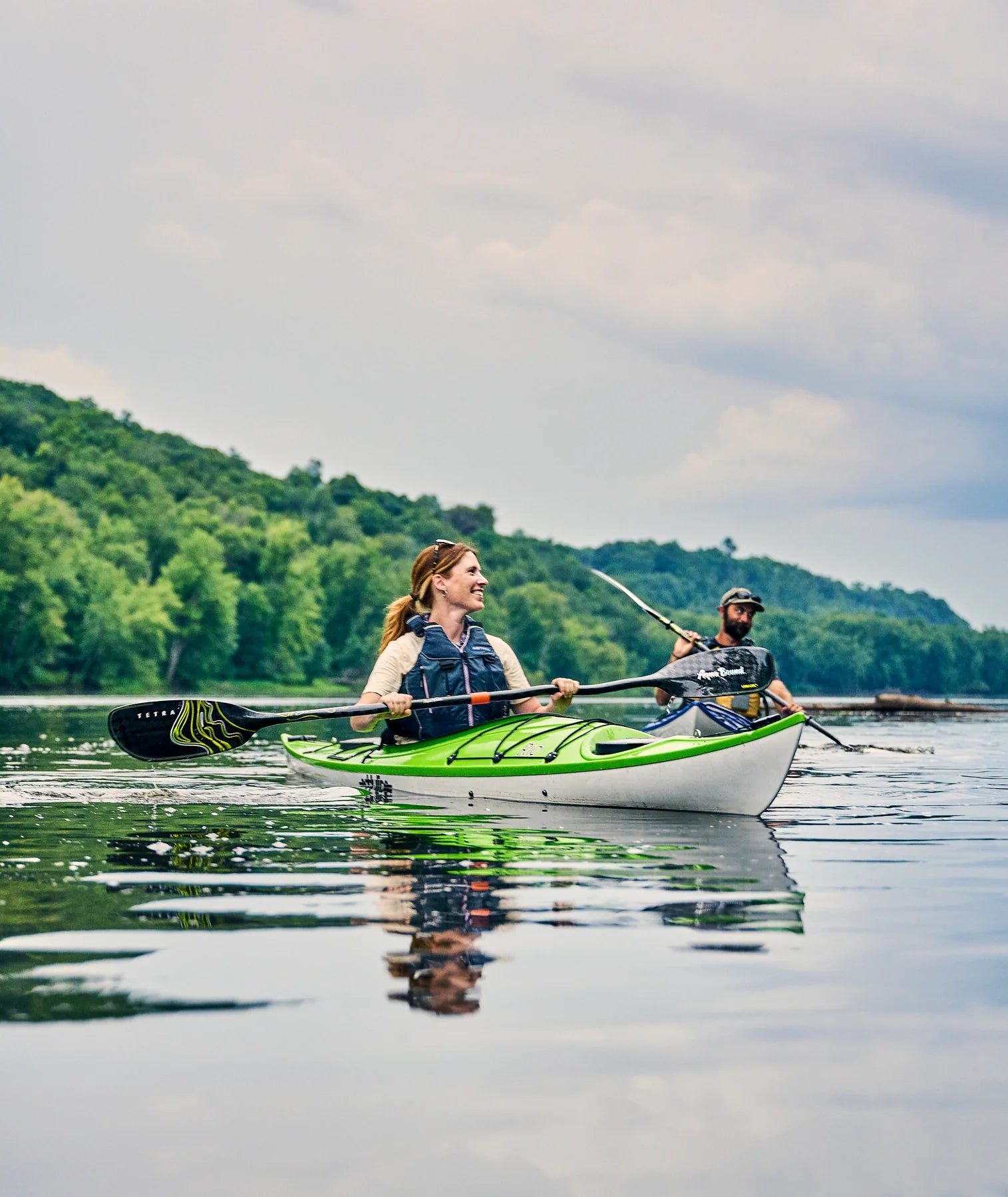 Aqua Bound Tetra Ultralight 2-Piece Posi Lok Kayak Paddle - Lightweight & Durable for Kayaking, Canoeing & Water Sports