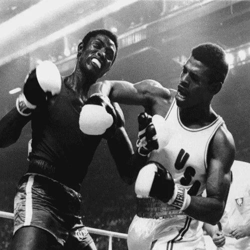 Leon Spinks Autographed 8x10 Photo - Limited Edition Signed Memorabilia - Boxing Collectible for Fans & Sports Memorabilia Enthusiasts - Perfect for Man Cave, Sports Room Decor or Gift for Boxing Fans